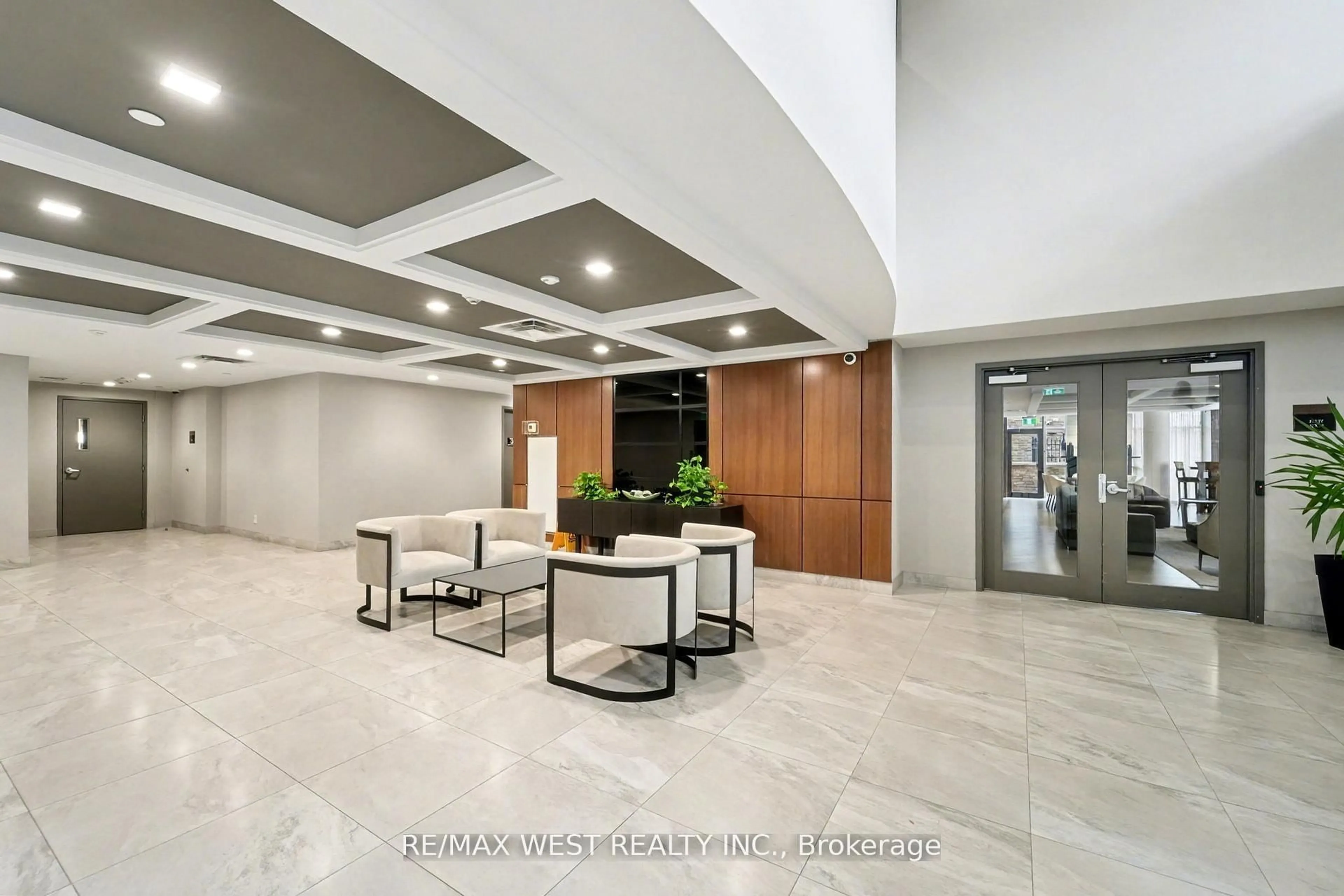Lobby for 1575 Lakeshore Rd #357, Mississauga Ontario L5J 0B1