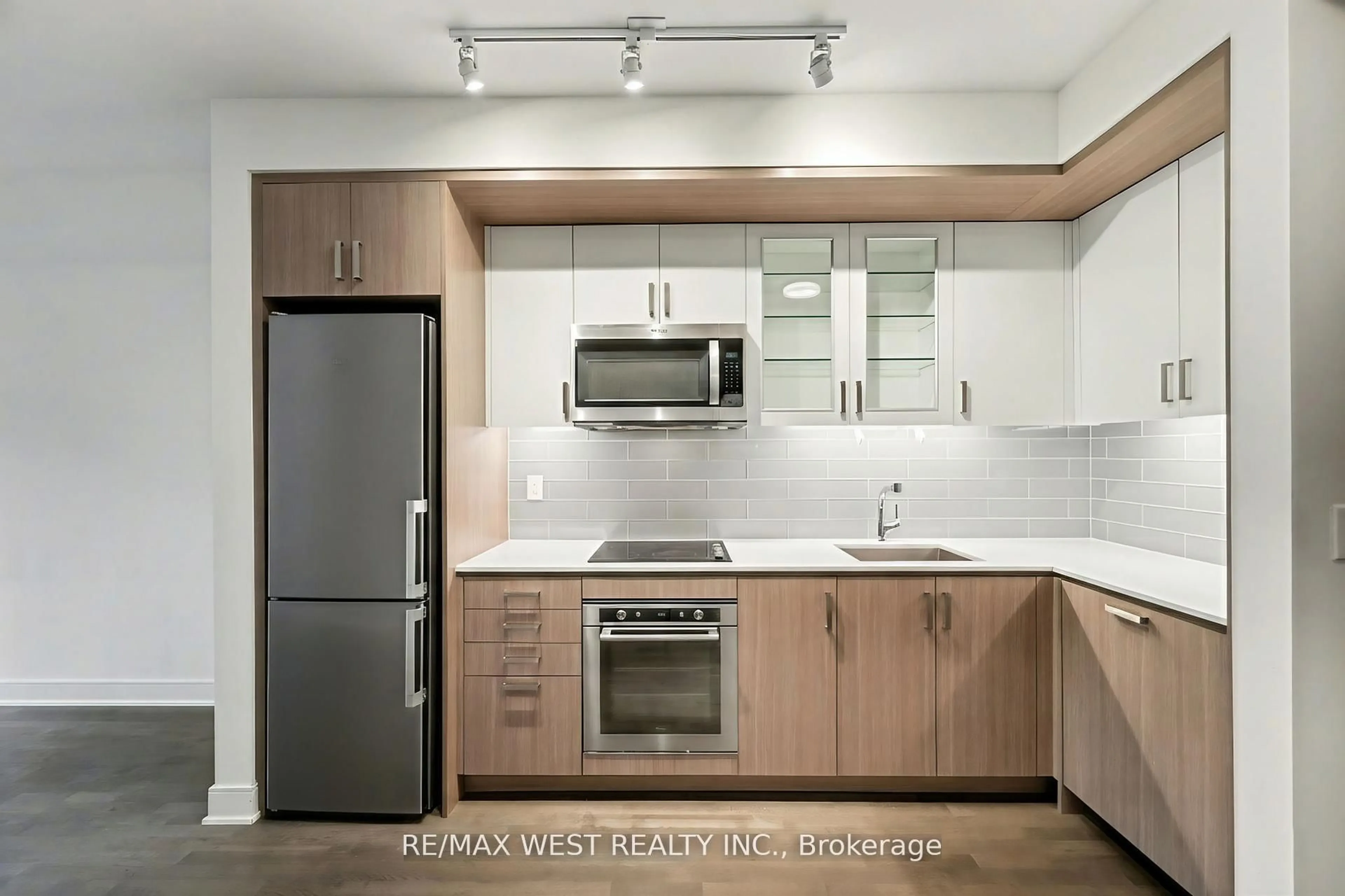 Standard kitchen, unknown for 1575 Lakeshore Rd #357, Mississauga Ontario L5J 0B1