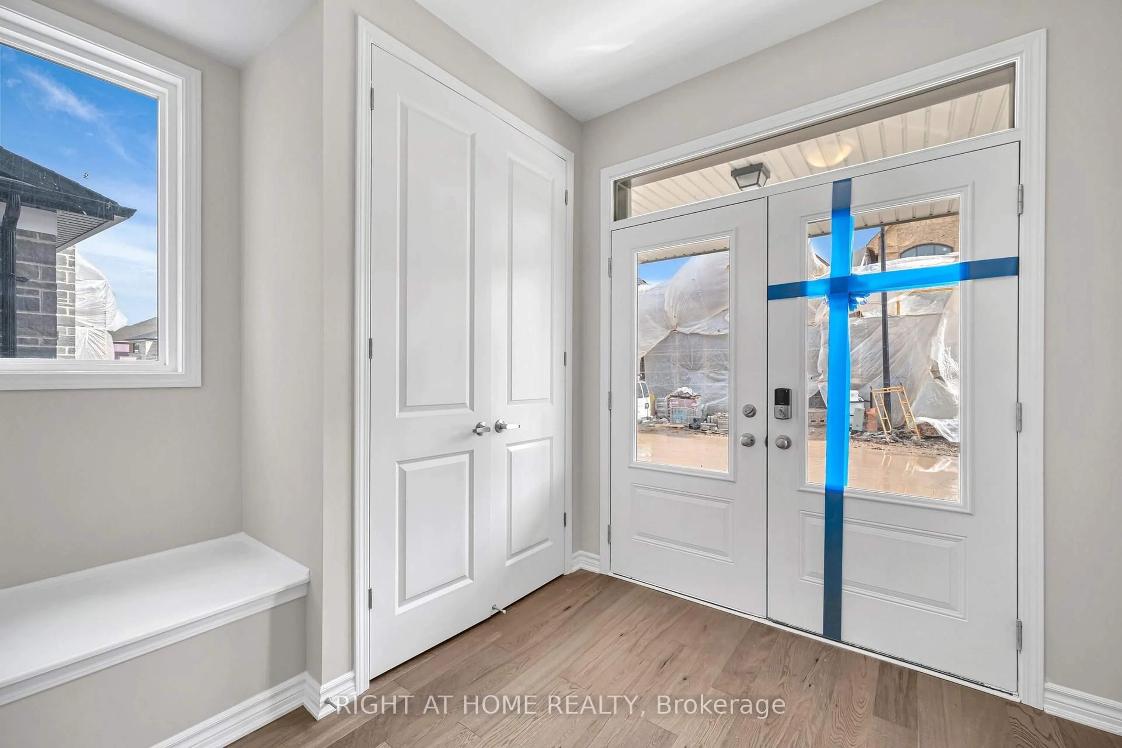 Indoor entryway for 1267 Temperance Cres, Milton Ontario L9T 6J2