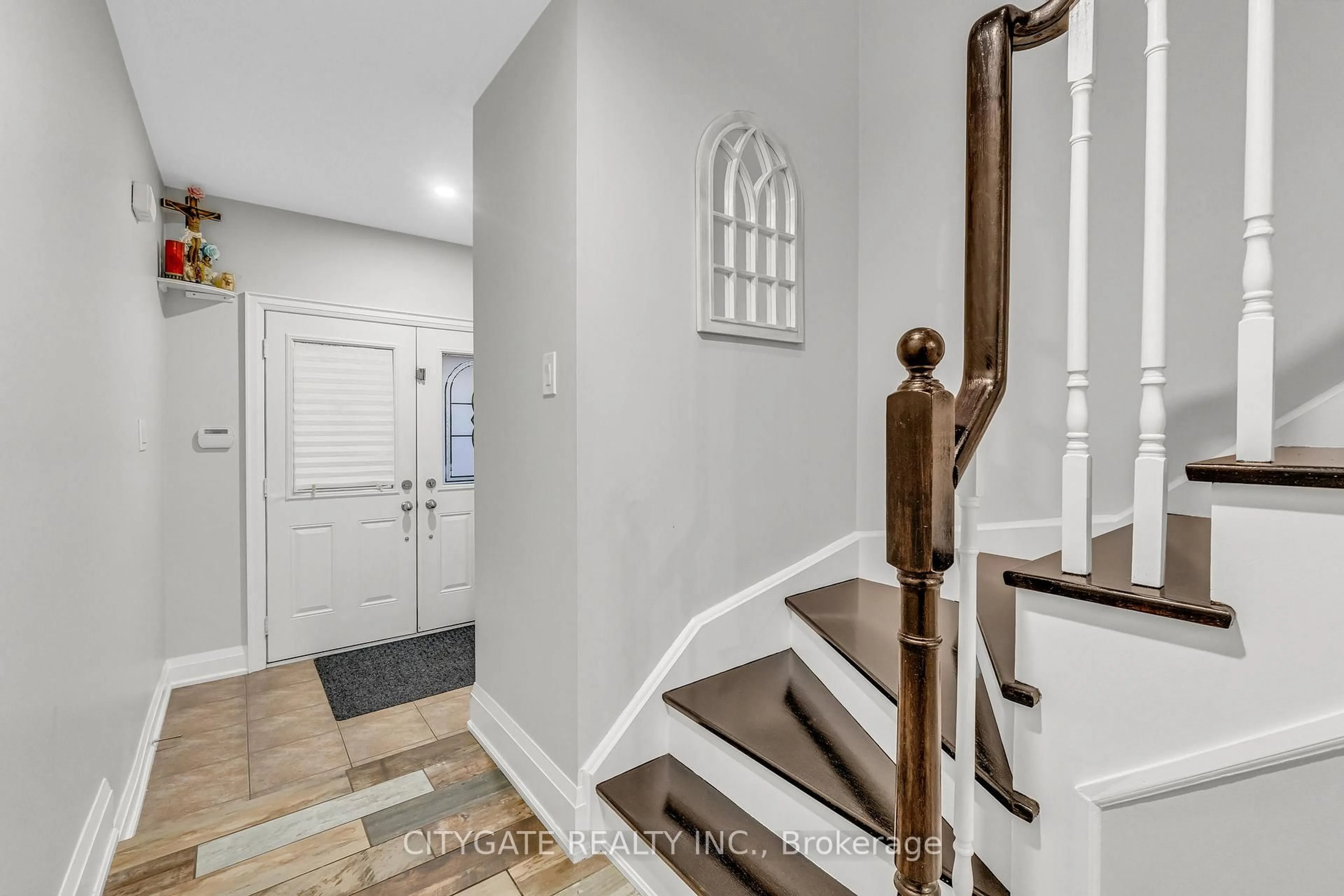 Indoor entryway for 151 Spicebush Terr, Brampton Ontario L6X 0K6