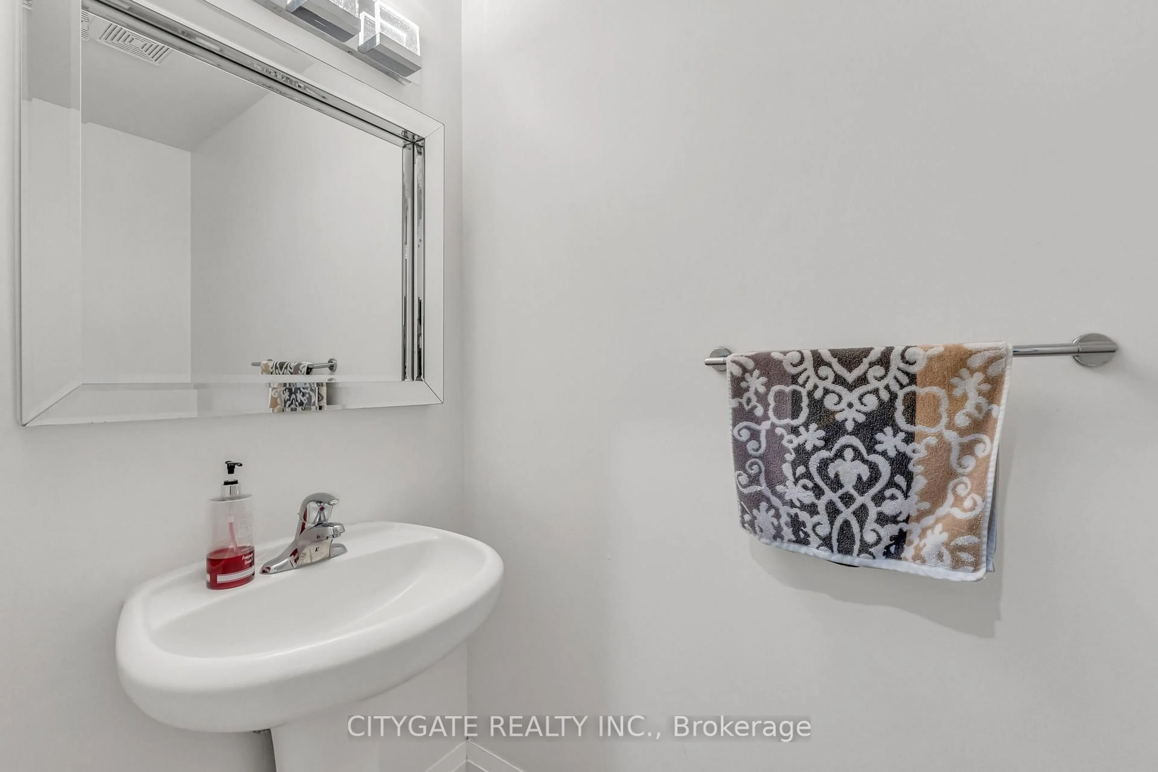Standard bathroom, ceramic/tile floor for 151 Spicebush Terr, Brampton Ontario L6X 0K6