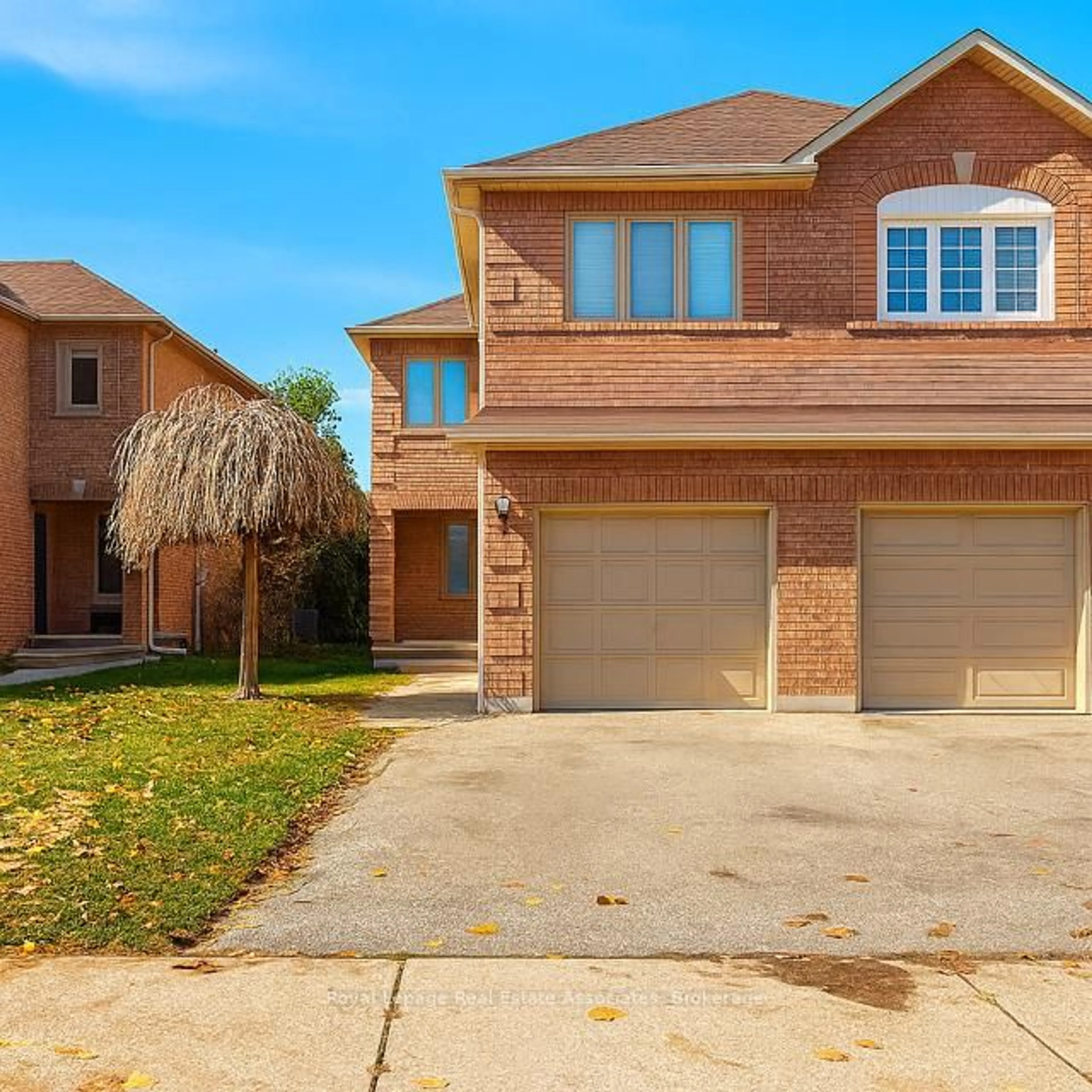 Home with brick exterior material, street for 7156 Sandhurst Dr, Mississauga Ontario L5N 7H1