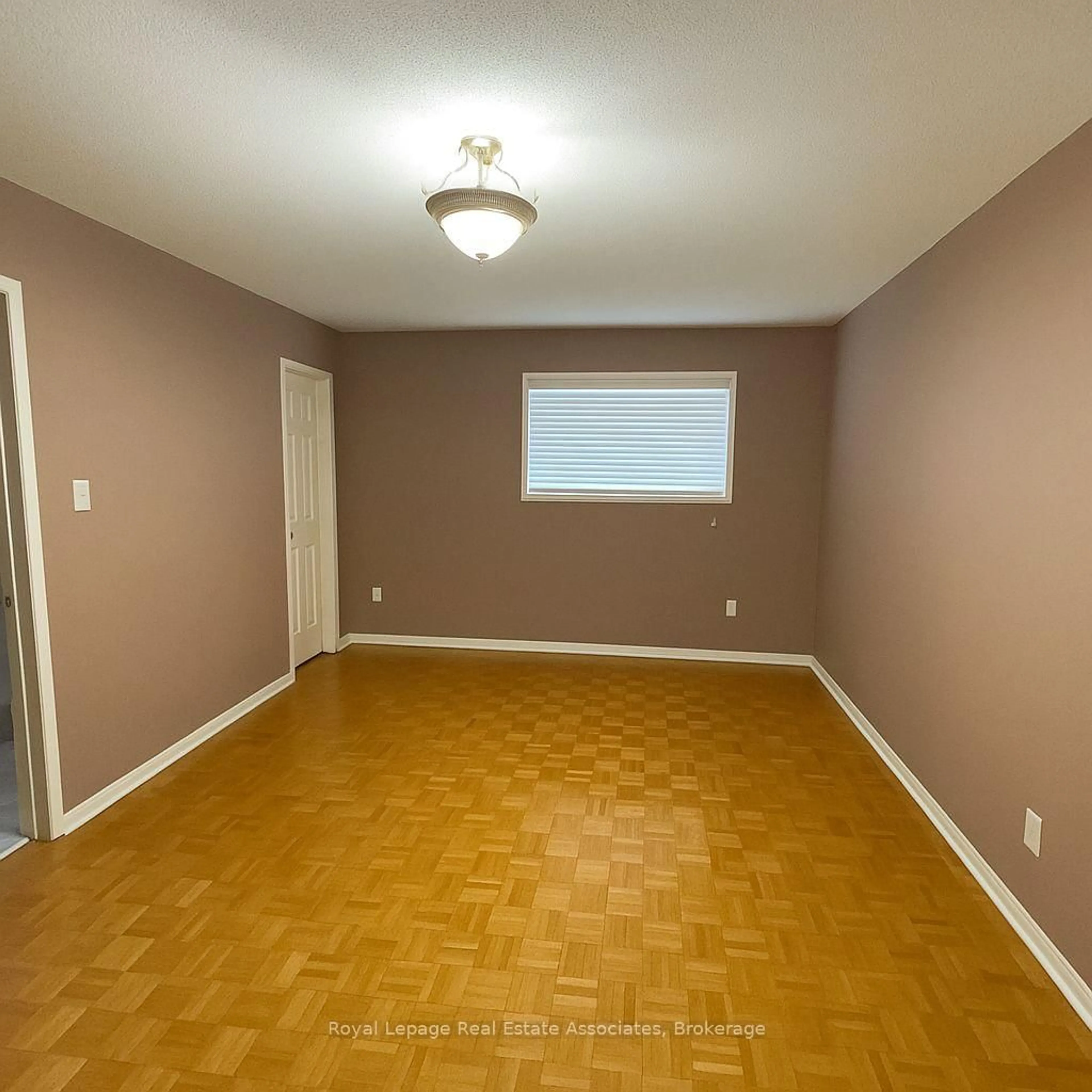 A pic of a room for 7156 Sandhurst Dr, Mississauga Ontario L5N 7H1
