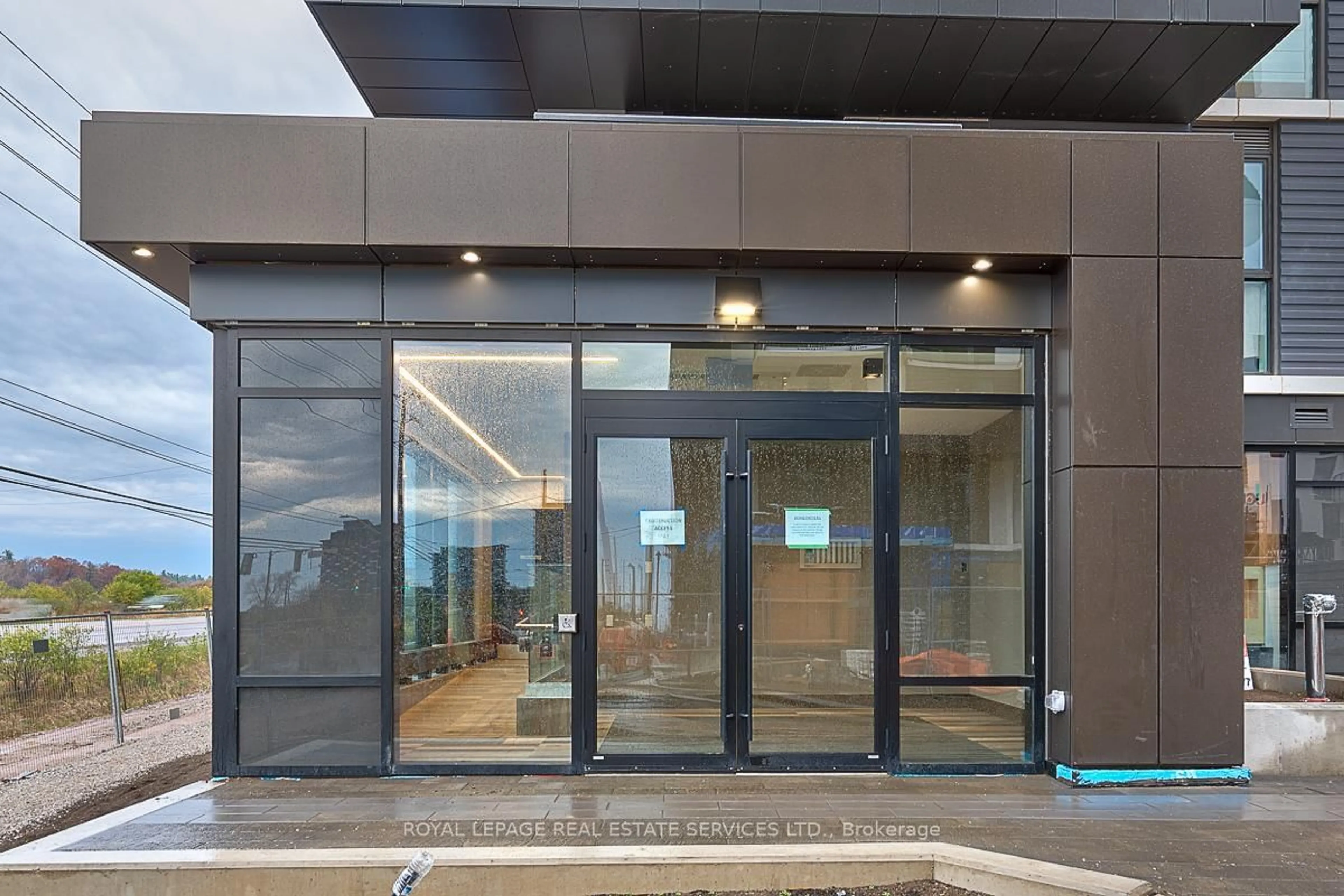 Indoor foyer for 345 Wheat Boom Dr #610, Oakville Ontario L6H 7X4