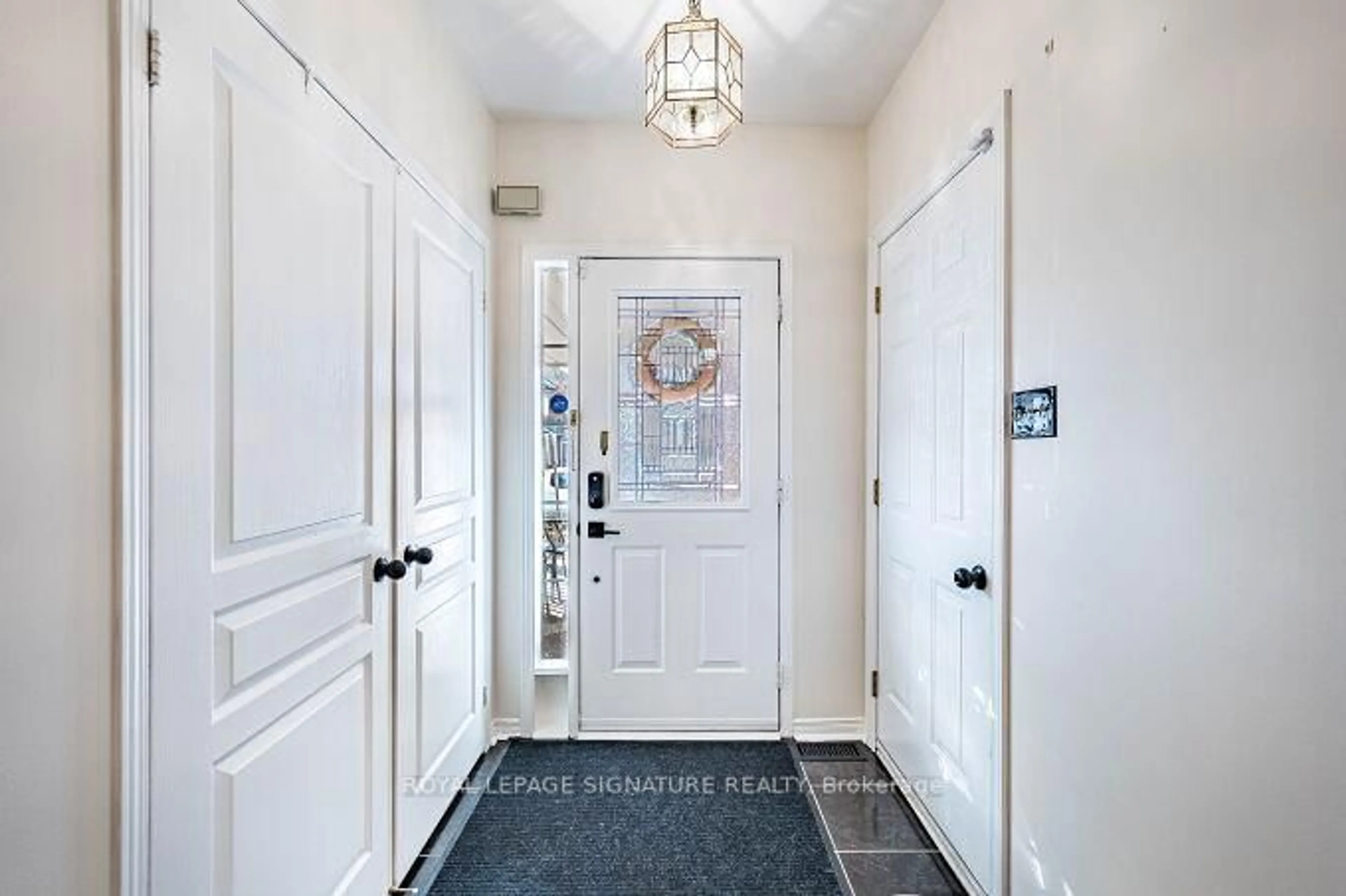 Indoor entryway for 5708 Margarita Cres, Mississauga Ontario L5M 6Y8