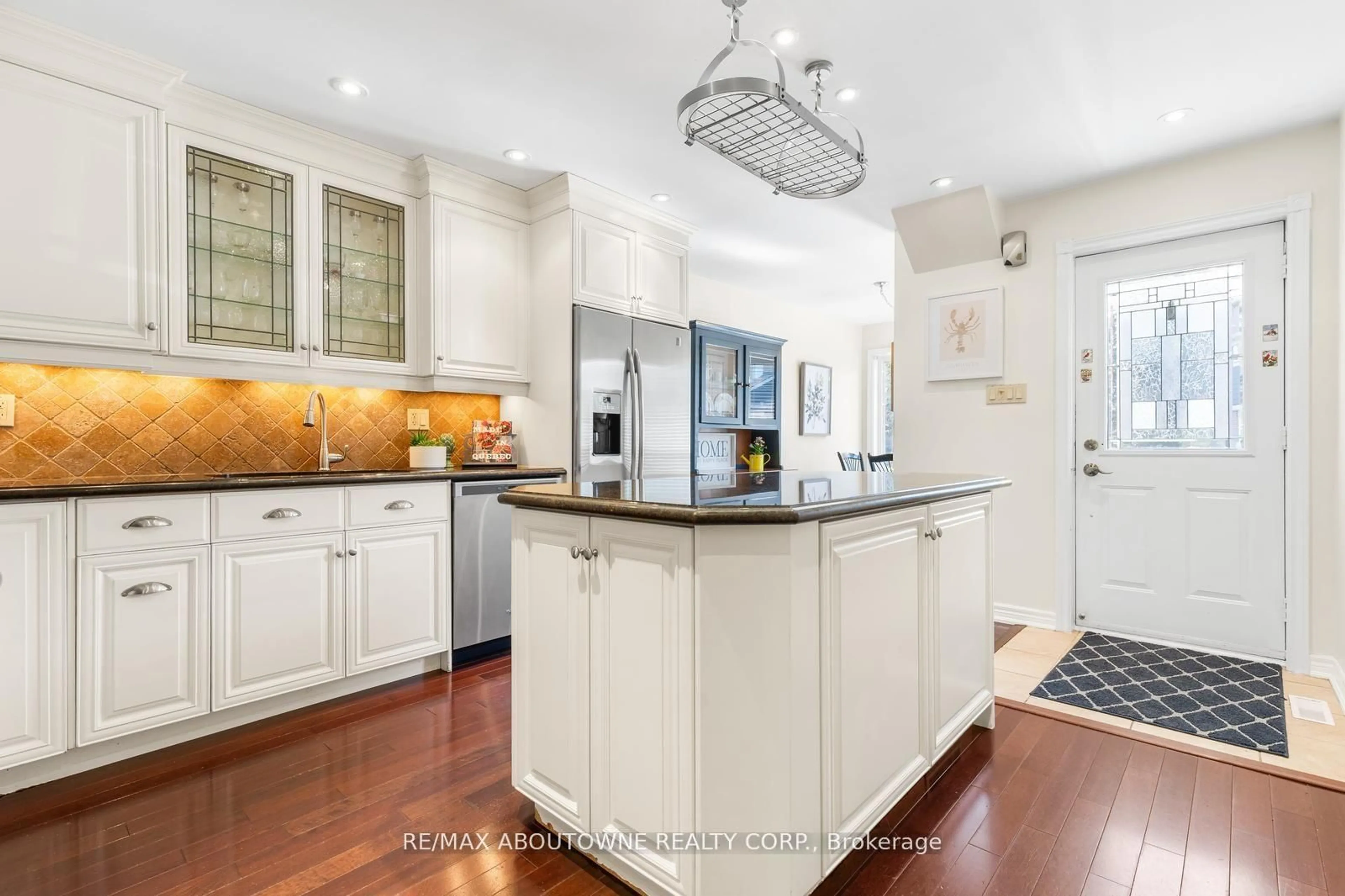 Open concept kitchen, ceramic/tile floor for 2205 South Millway #78, Mississauga Ontario L5L 3T2