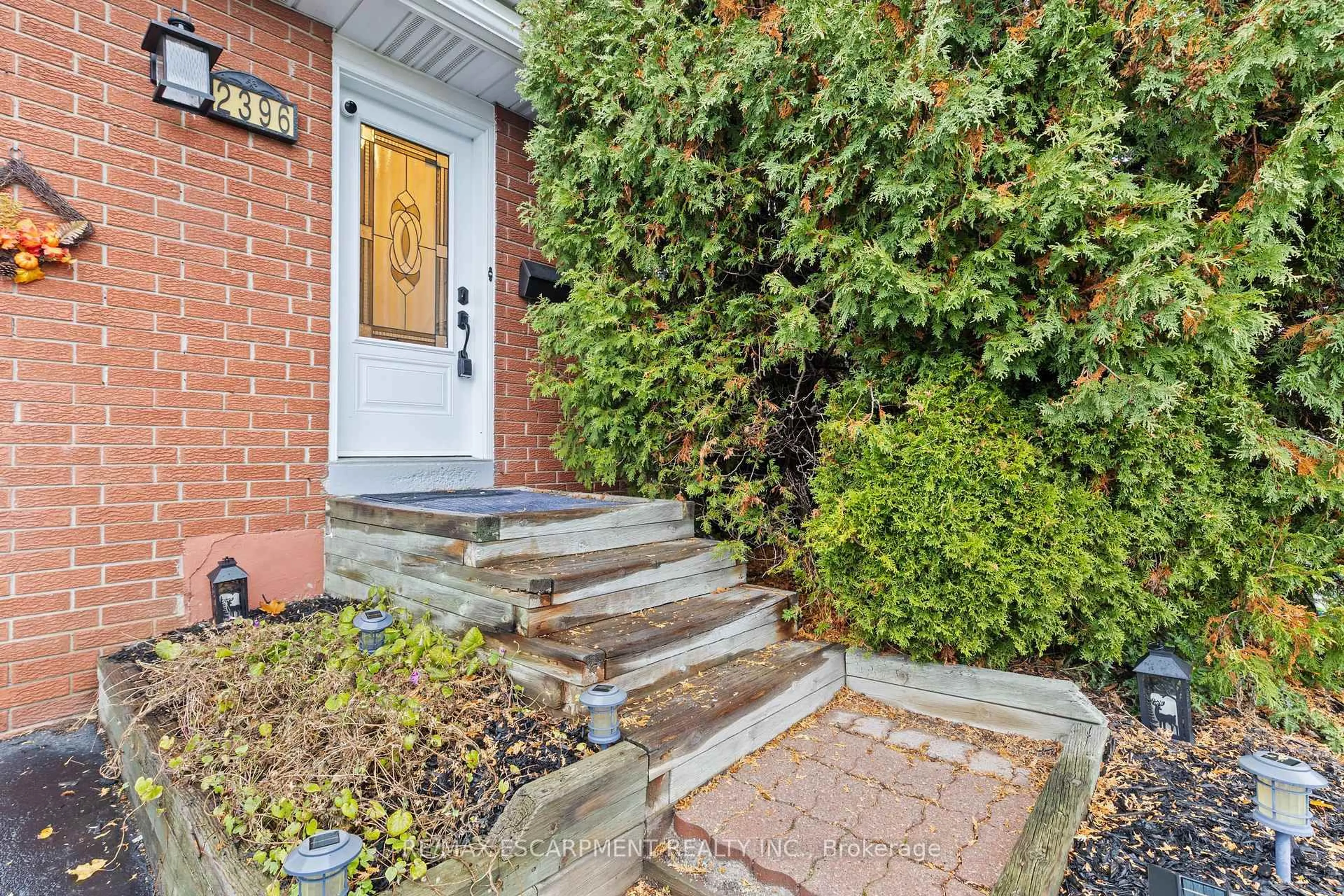 Unknown for 2396 Lyford Lane, Burlington Ontario L7P 3Y8