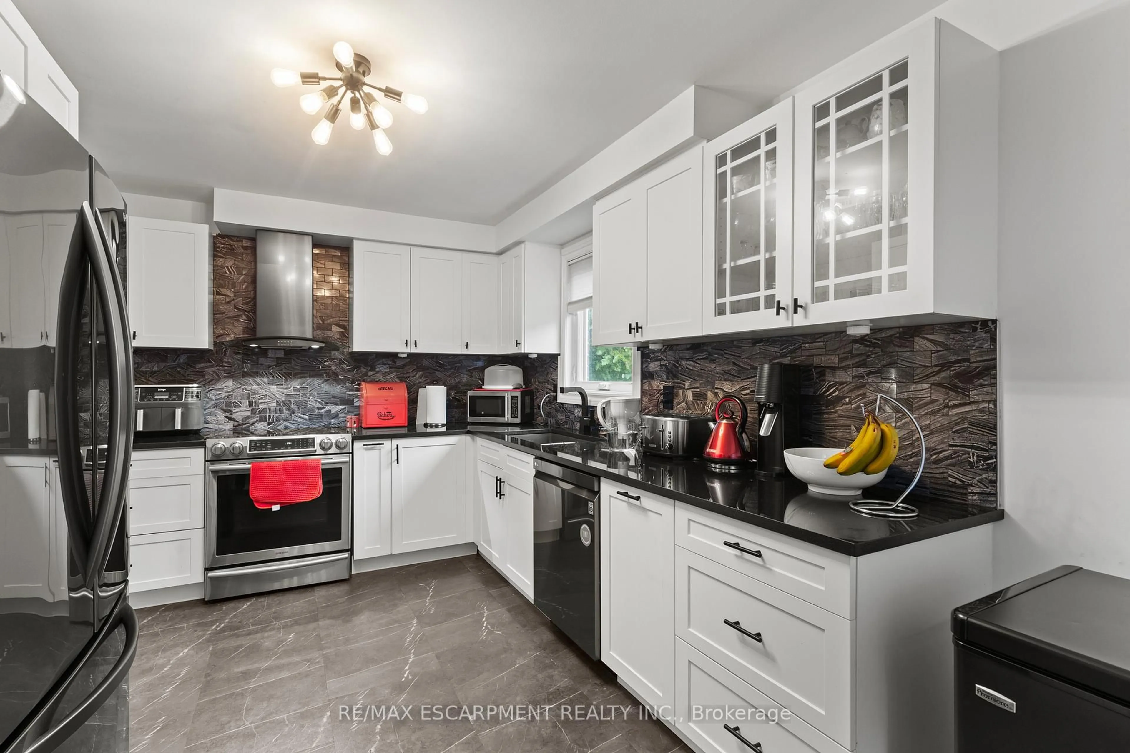 Contemporary kitchen, ceramic/tile floor for 2396 Lyford Lane, Burlington Ontario L7P 3Y8
