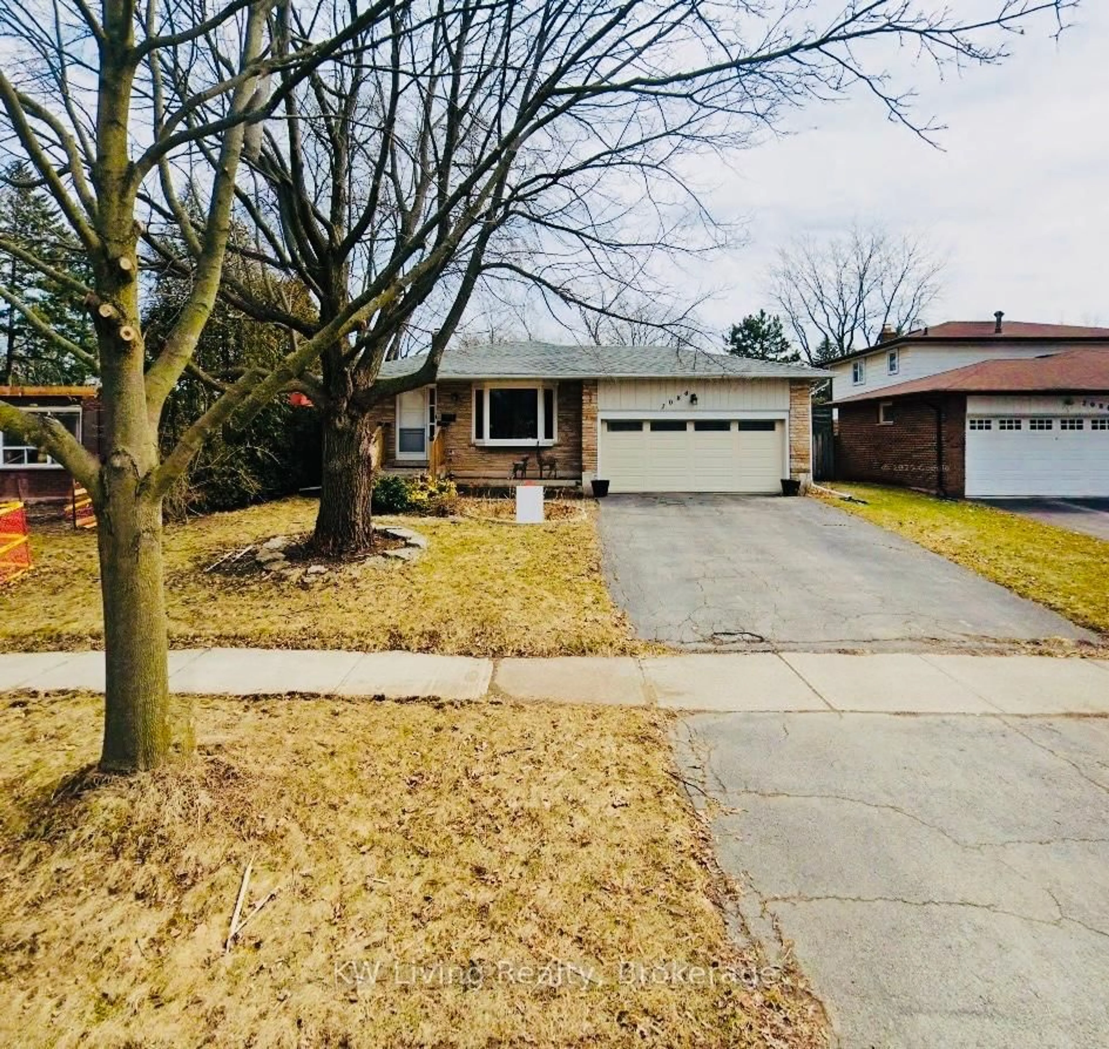 Unknown for 2084 Thornlea Dr, Oakville Ontario L6L 1K6