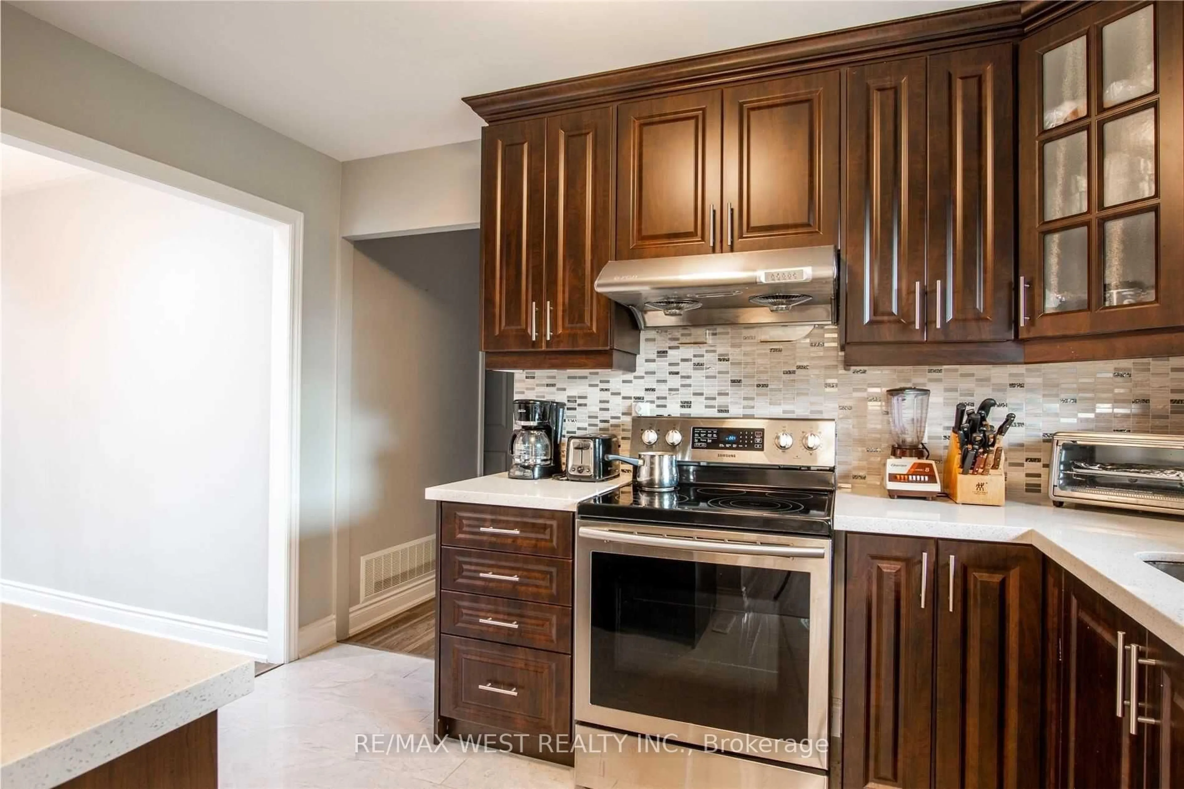 Unknown for 24 Gable Dr, Brampton Ontario L6V 2H1