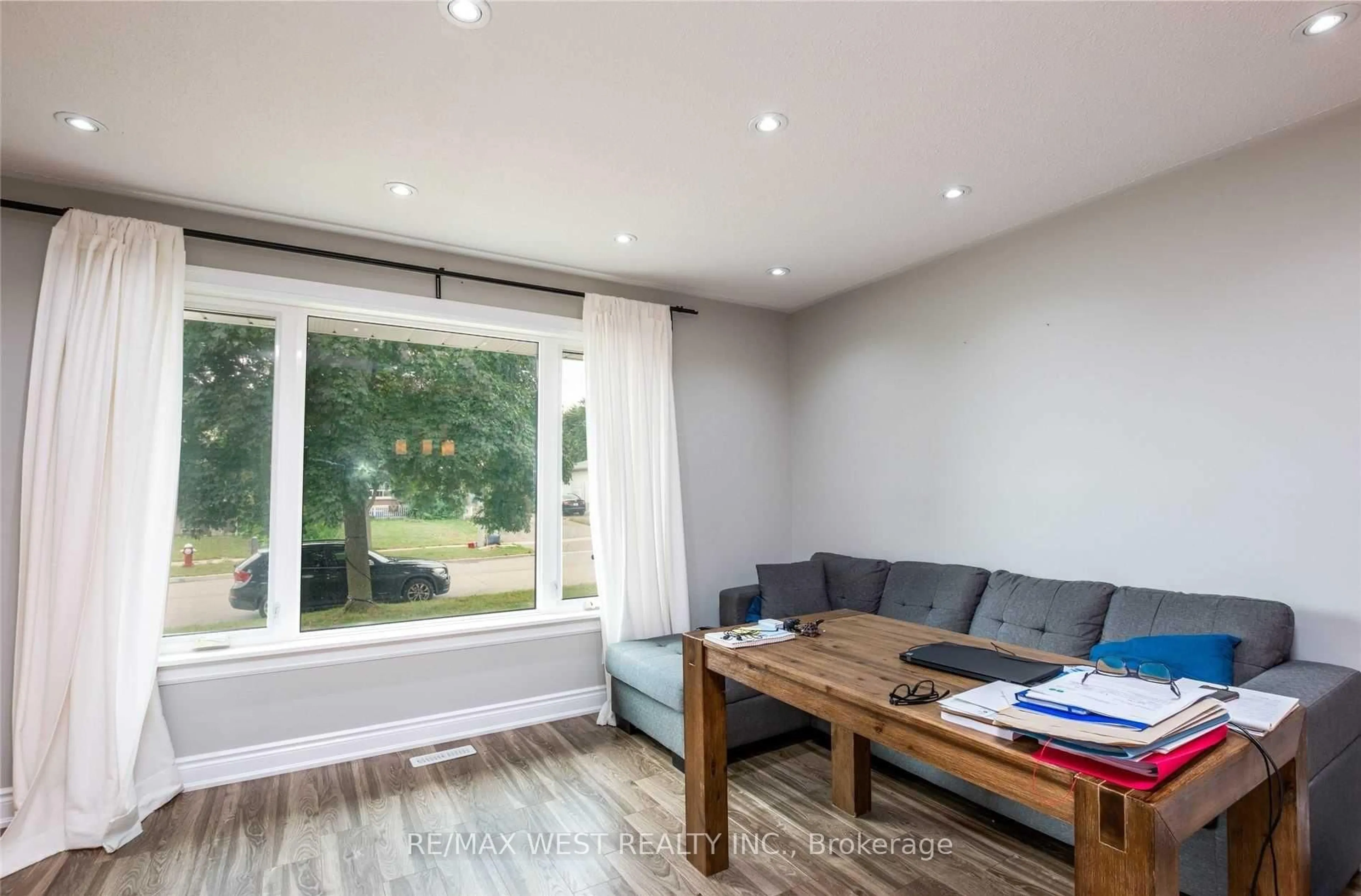 Living room with furniture, wood/laminate floor for 24 Gable Dr, Brampton Ontario L6V 2H1