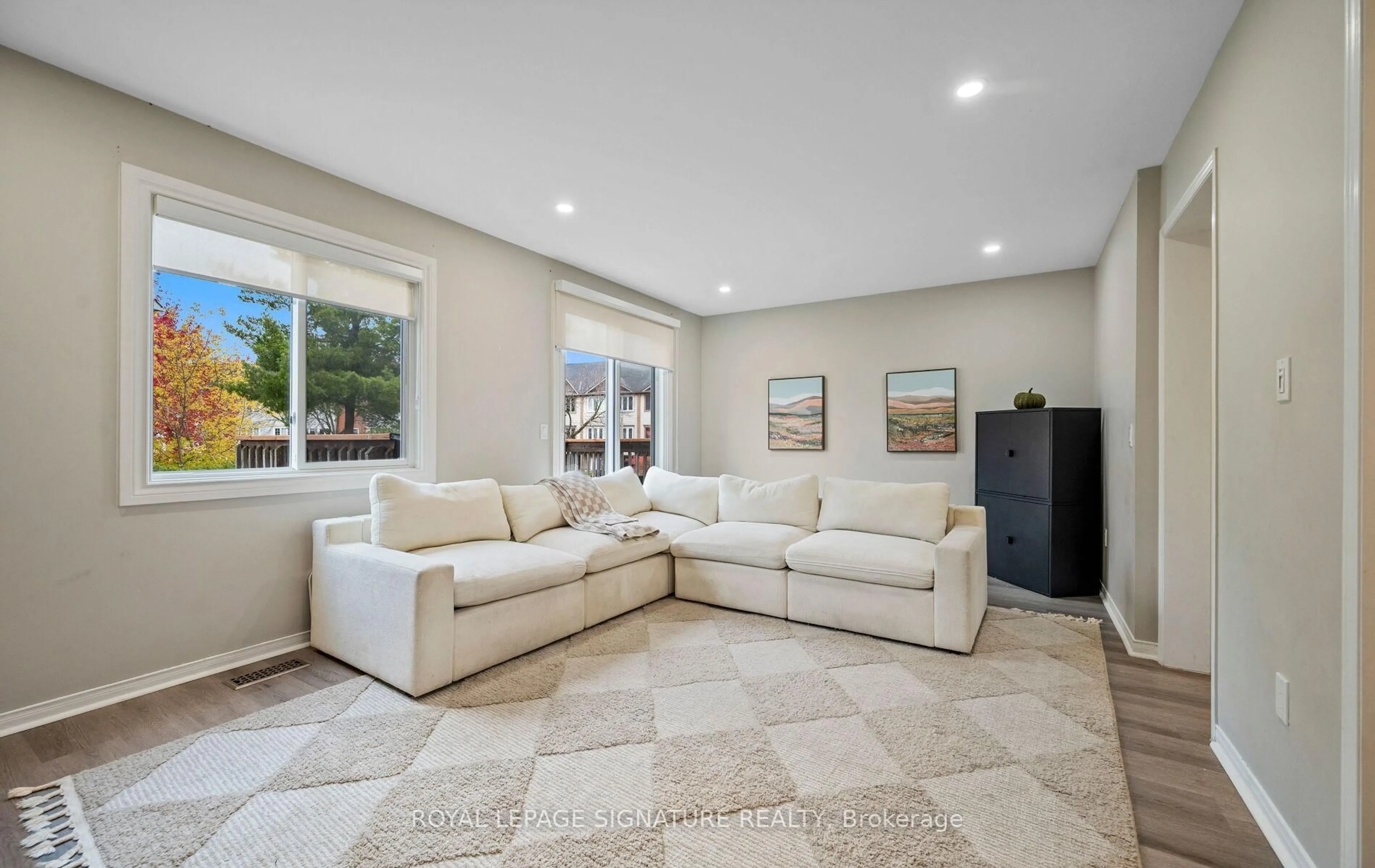 Living room with furniture, ceramic/tile floor for 2320 Strawfield Crt, Oakville Ontario L6H 6C2