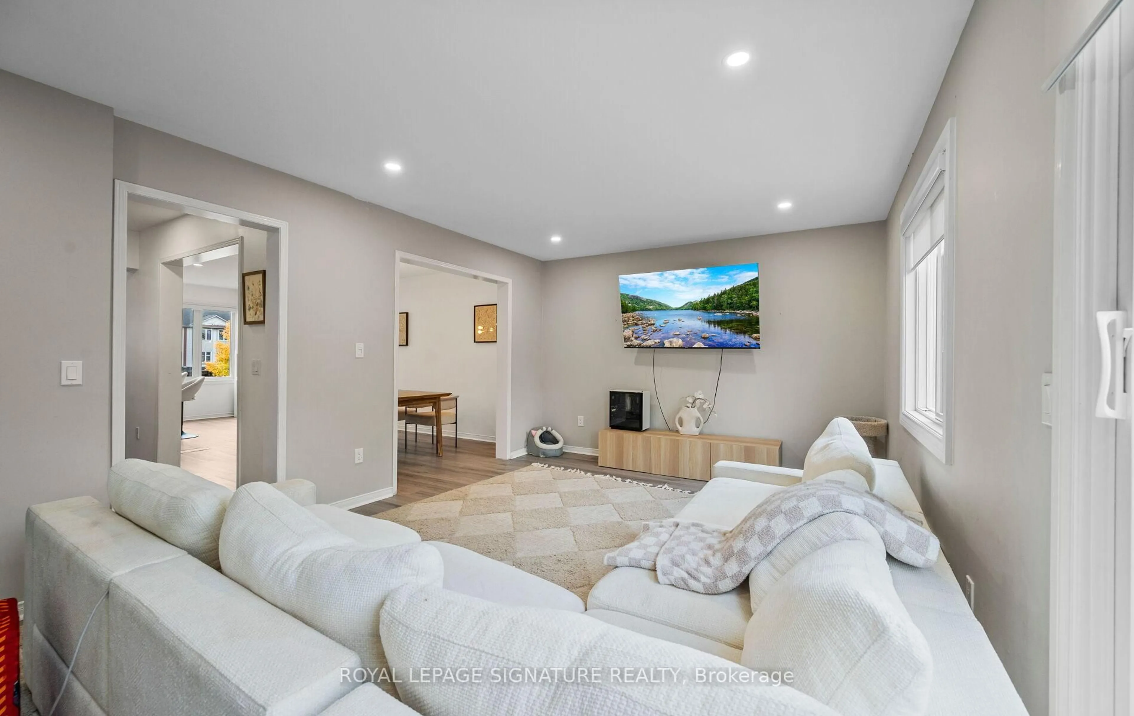 Home theater for 2320 Strawfield Crt, Oakville Ontario L6H 6C2