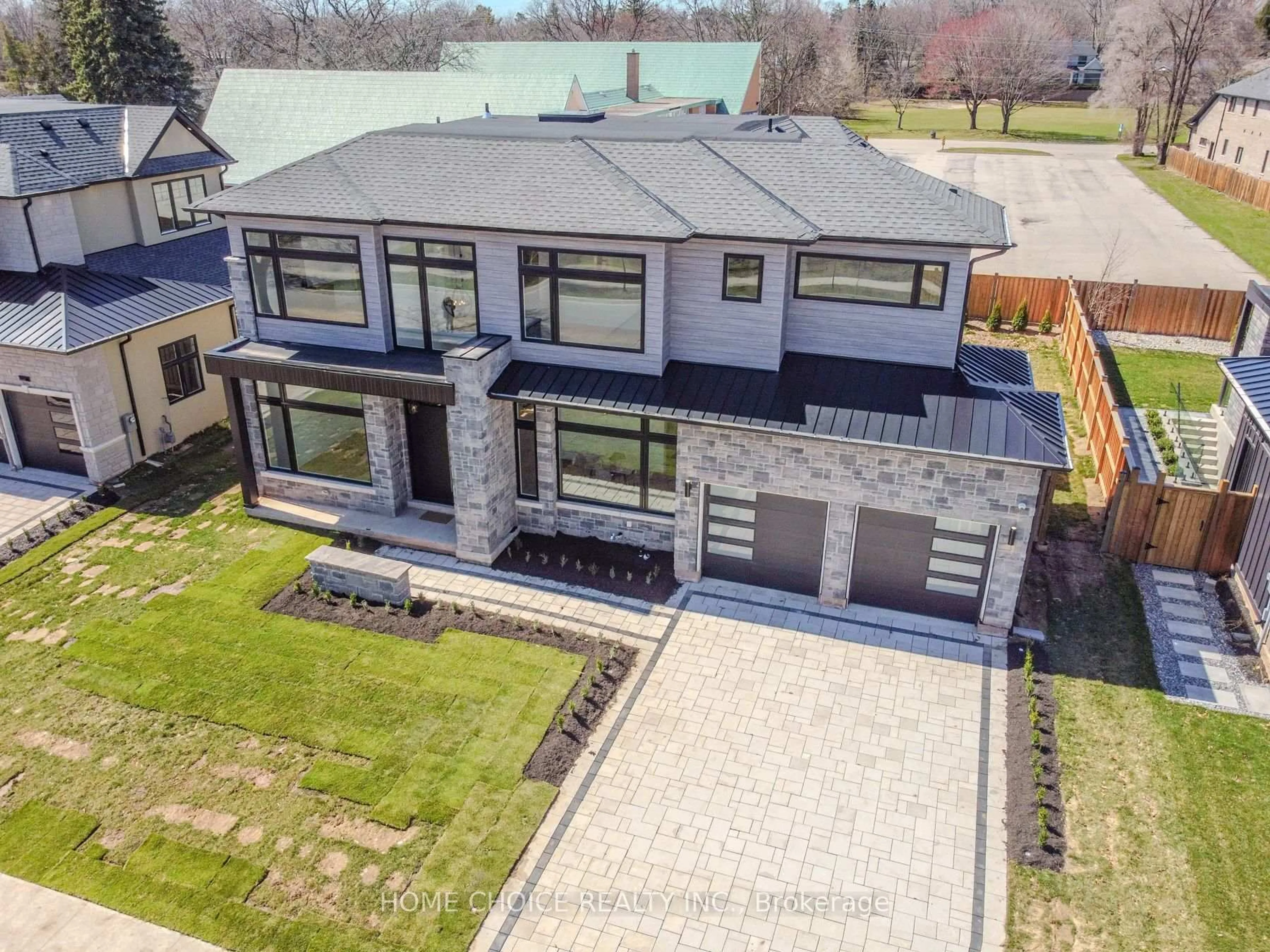 A pic from outside/outdoor area/front of a property/back of a property/a pic from drone, street for 310 Tuck Dr, Burlington Ontario L7L 2R1