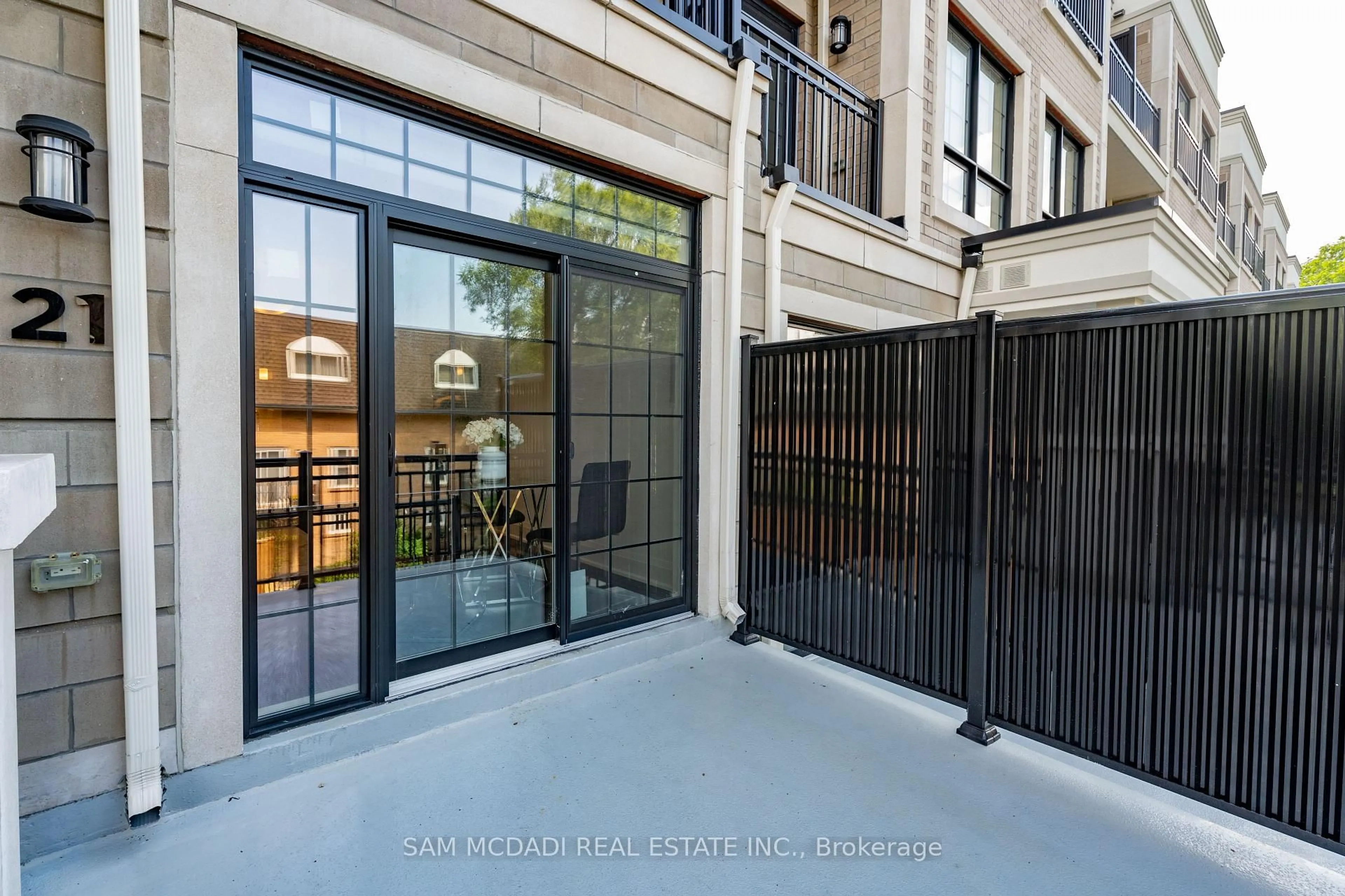 Indoor entryway for 95 Brookfield Rd #21, Oakville Ontario L6K 2Y8