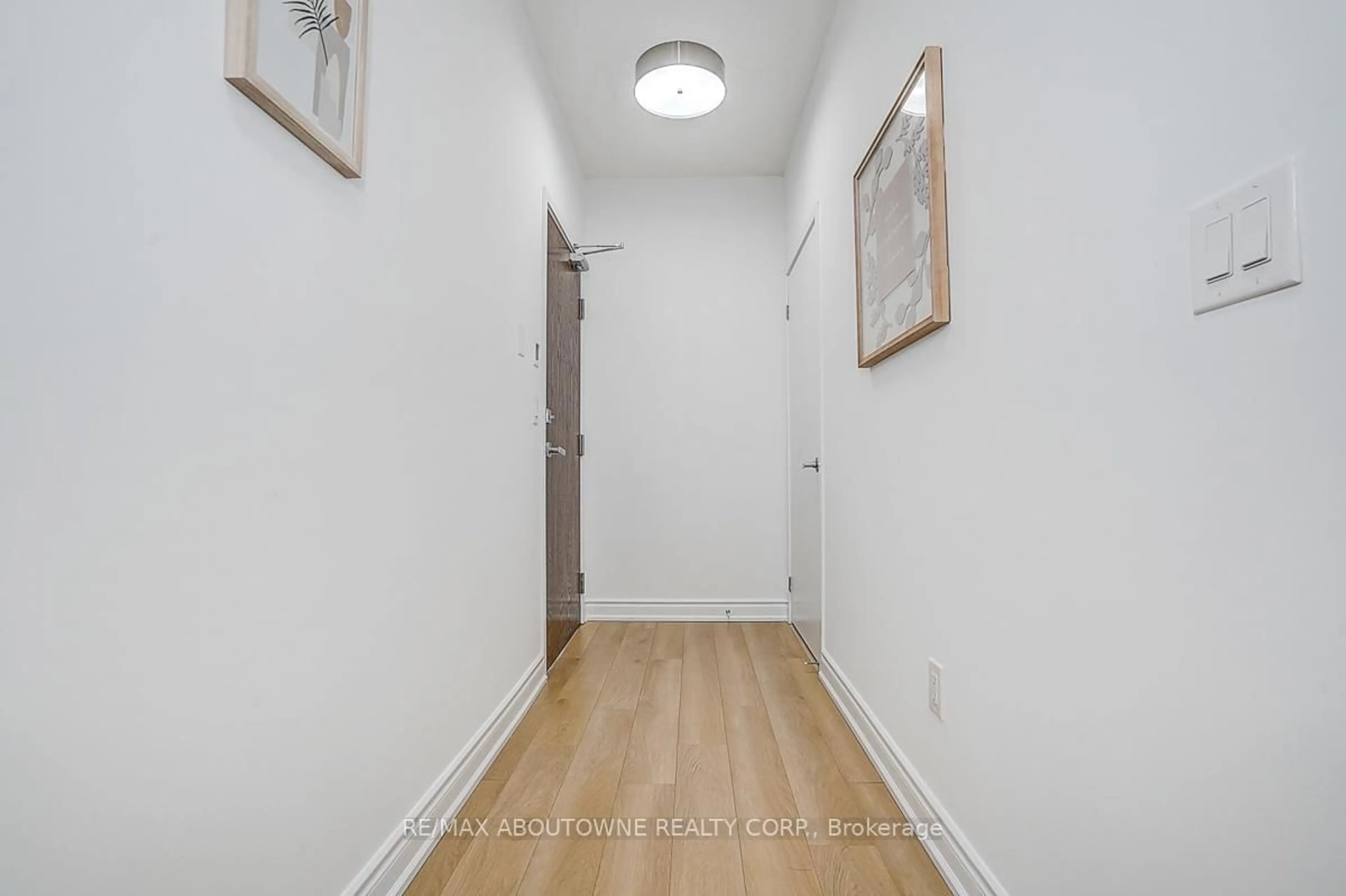 Indoor entryway for 360 Square One Dr #2005, Mississauga Ontario L5B 0G7