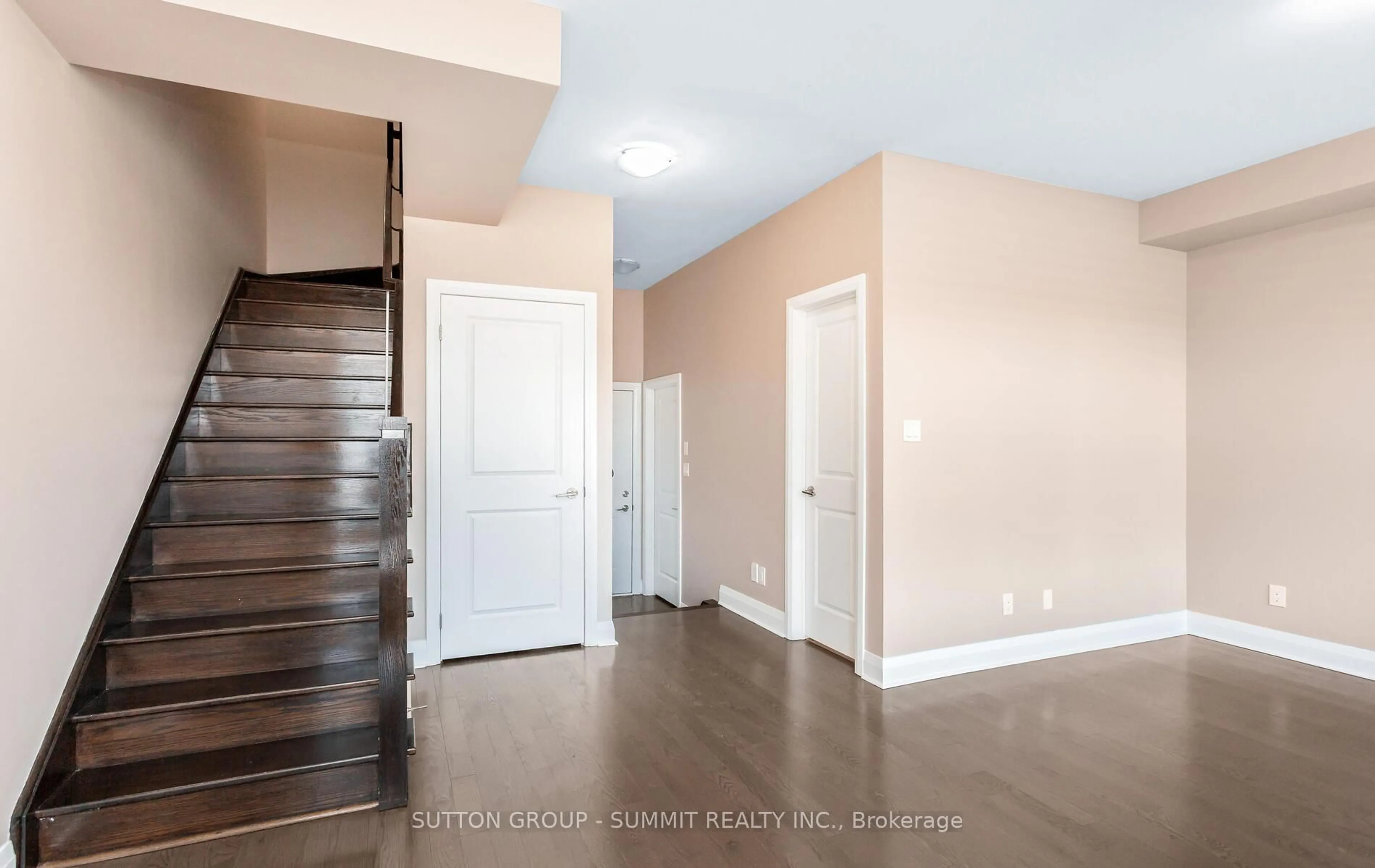 Indoor entryway for 70 Littlecreek Rd #6, Mississauga Ontario L5R 0E9