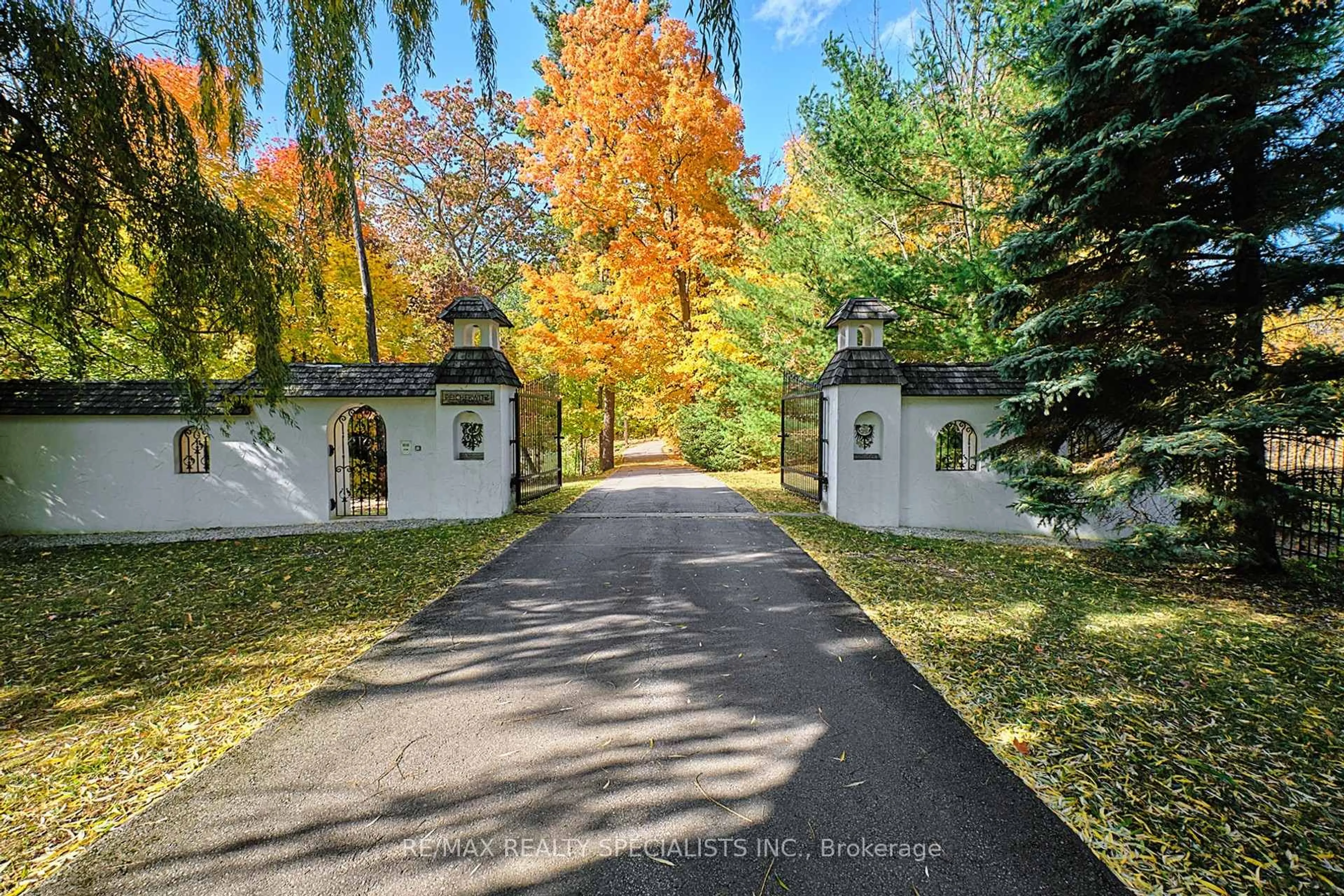 Patio, street for 1251 Britannia Rd, Burlington Ontario L7P 0E7