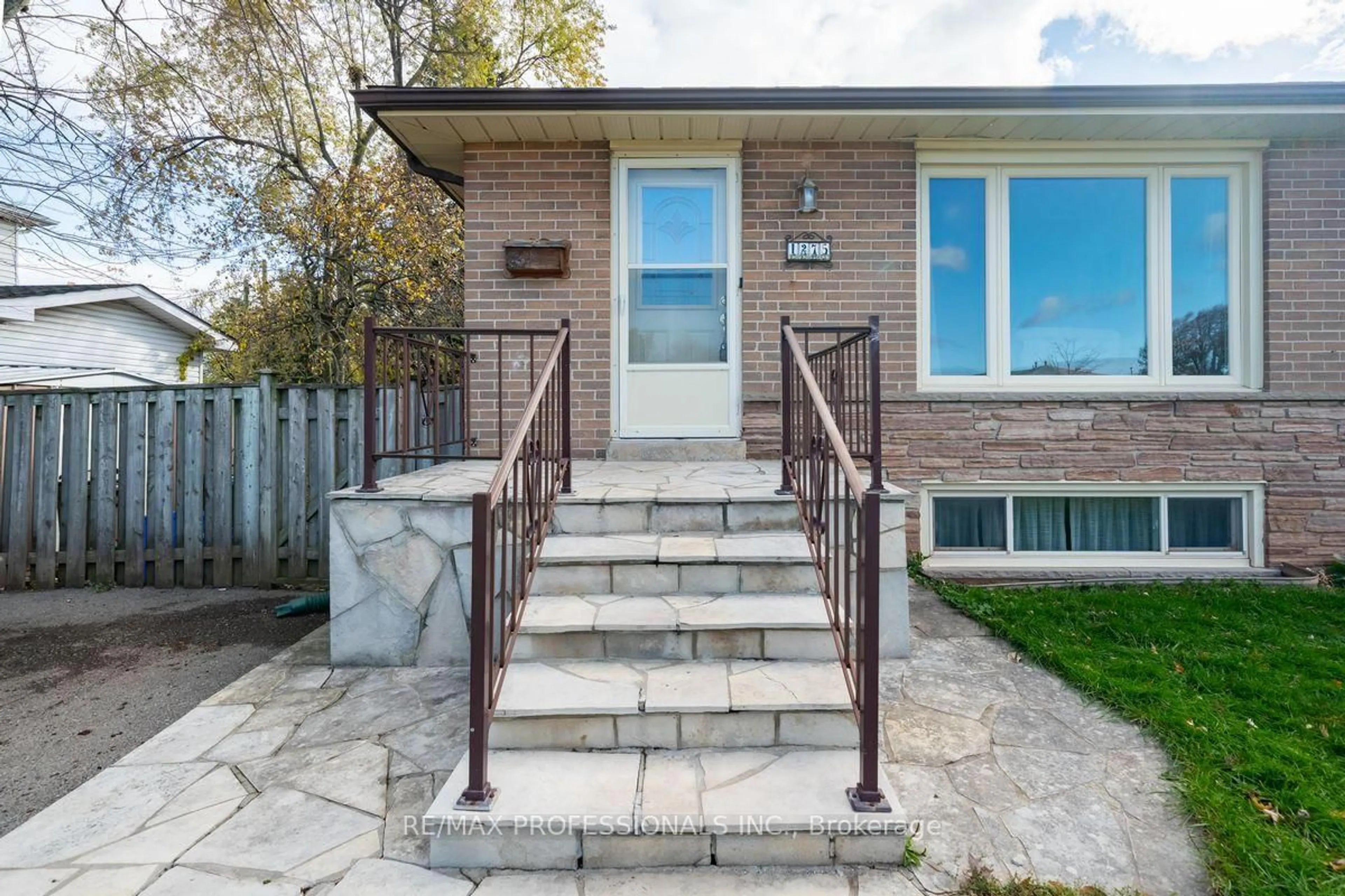 Home with brick exterior material, street for 1275 Pallatine Dr, Oakville Ontario L6H 1Z1