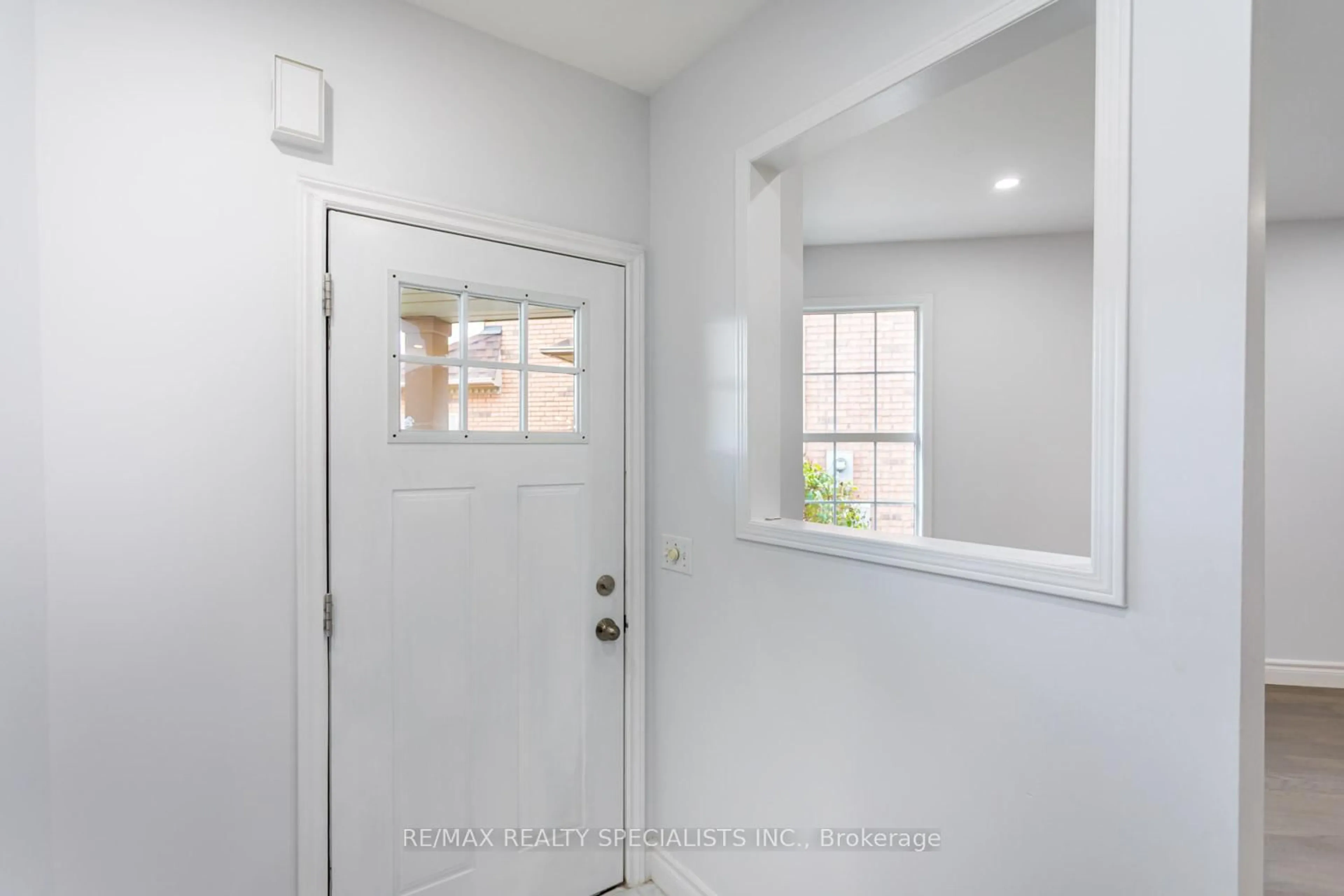 Indoor entryway for 6281 Lisgar Dr, Mississauga Ontario L5N 7V1