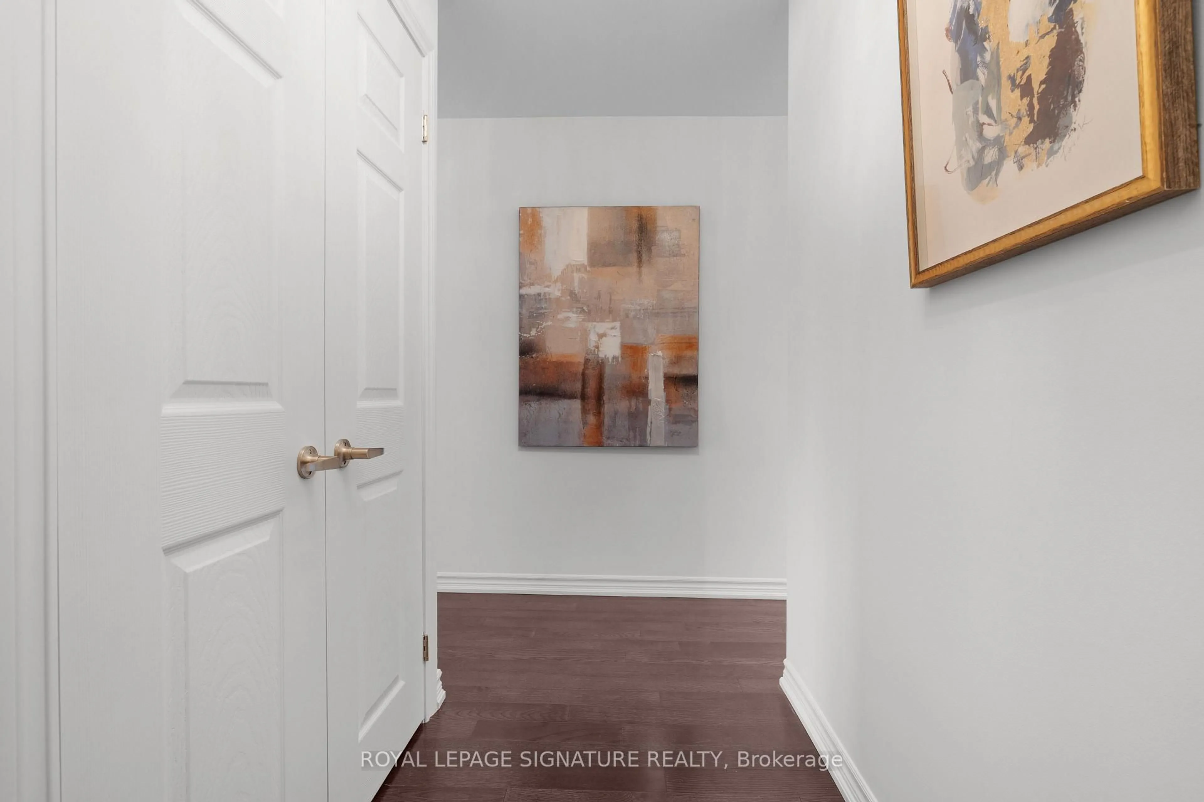 Indoor entryway for 100 Quebec Ave #911, Toronto Ontario M6P 4B8