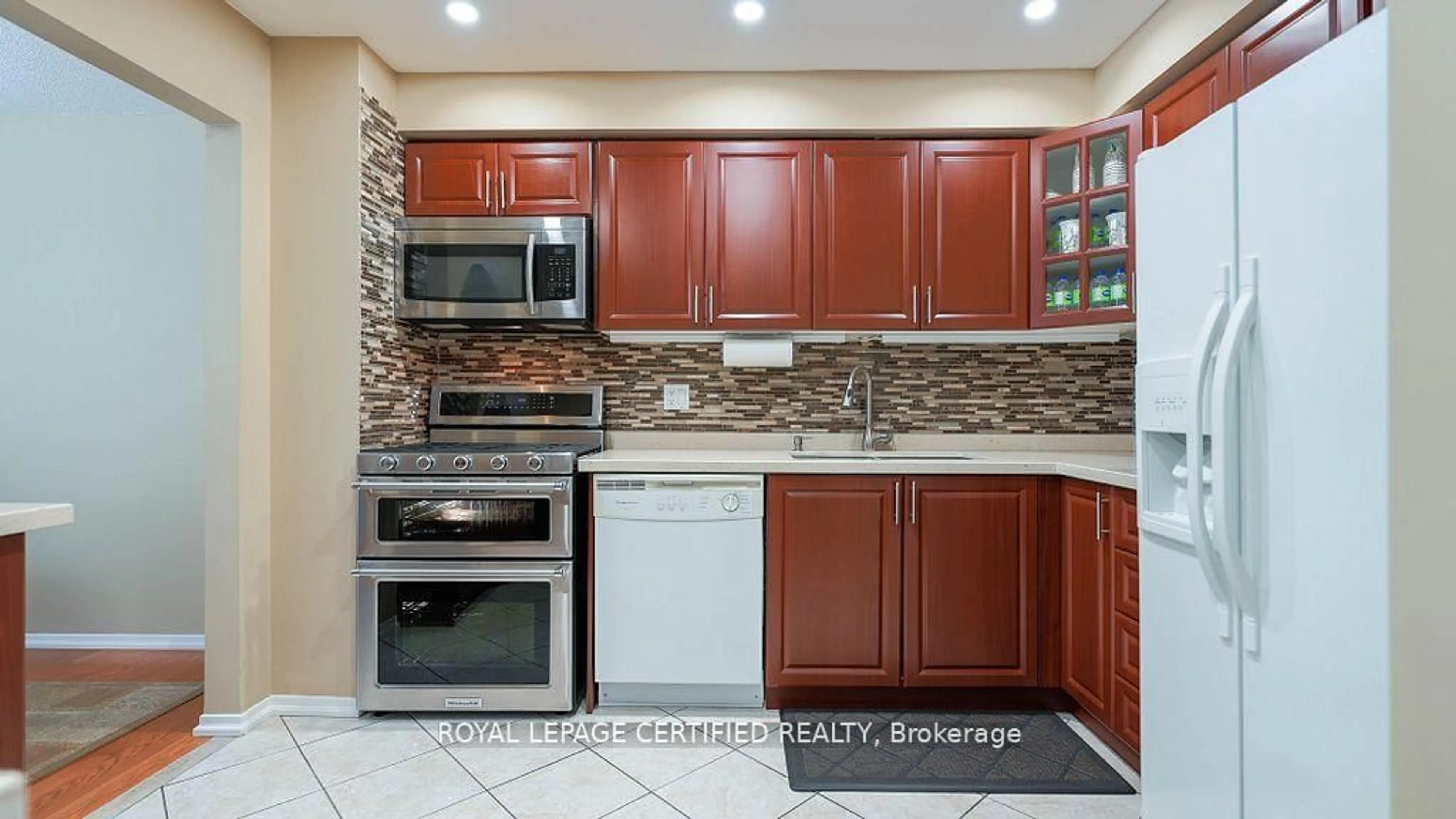 Standard kitchen, ceramic/tile floor for 7242 Corrine Cres, Mississauga Ontario L5N 5B8