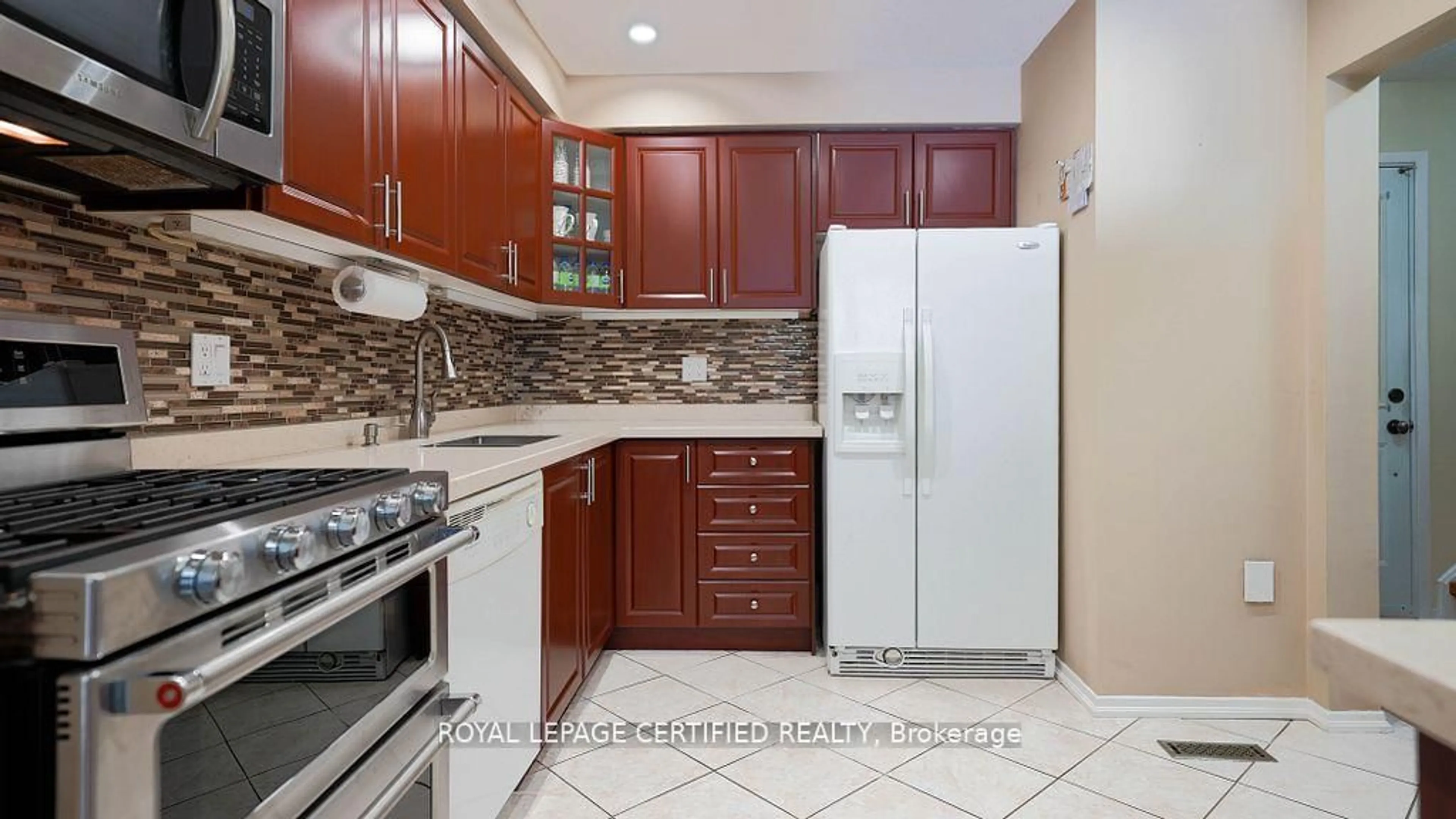 Standard kitchen, ceramic/tile floor for 7242 Corrine Cres, Mississauga Ontario L5N 5B8