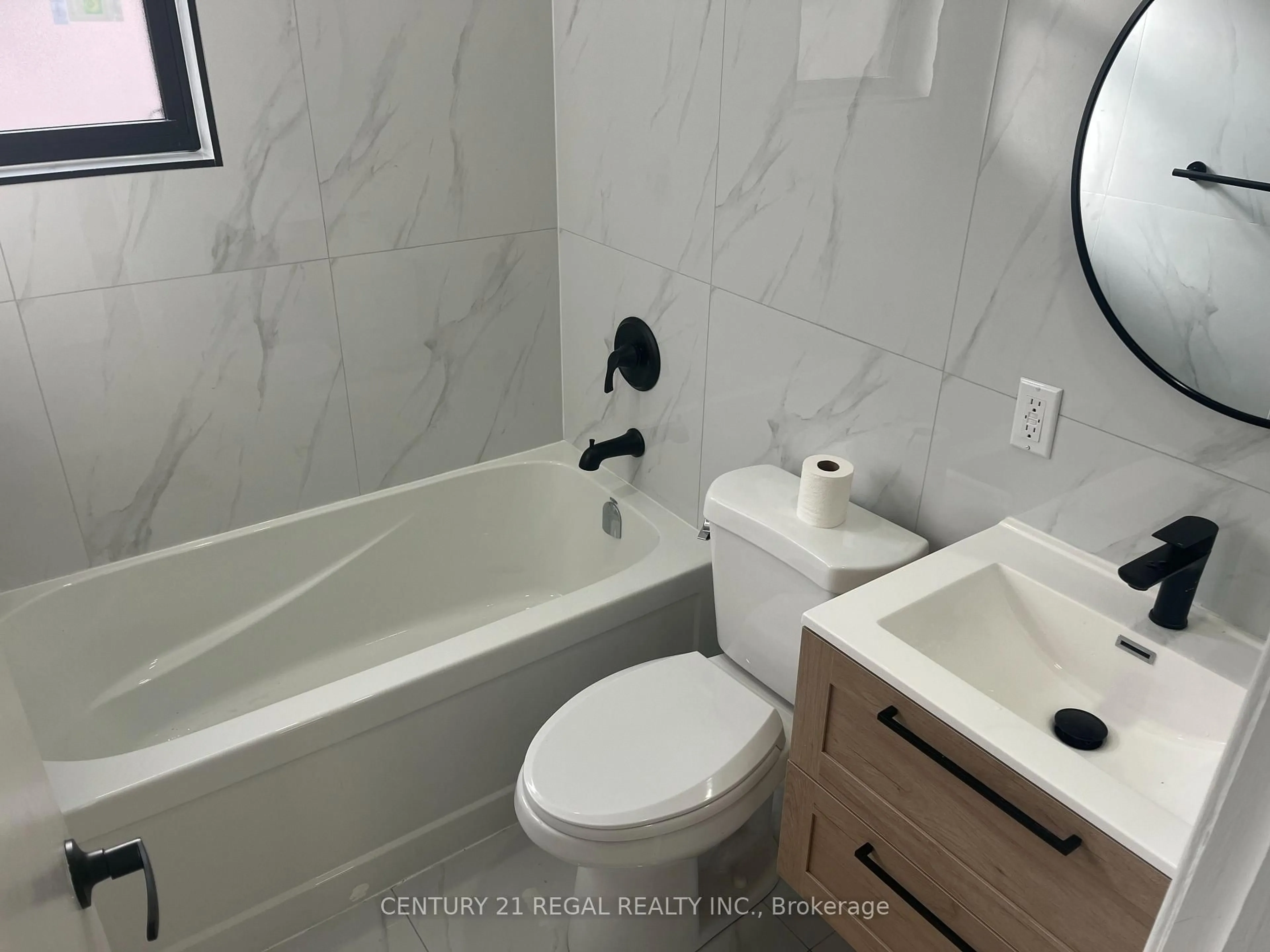 Standard bathroom, ceramic/tile floor for 45 Fifteenth St, Toronto Ontario M8V 3J3