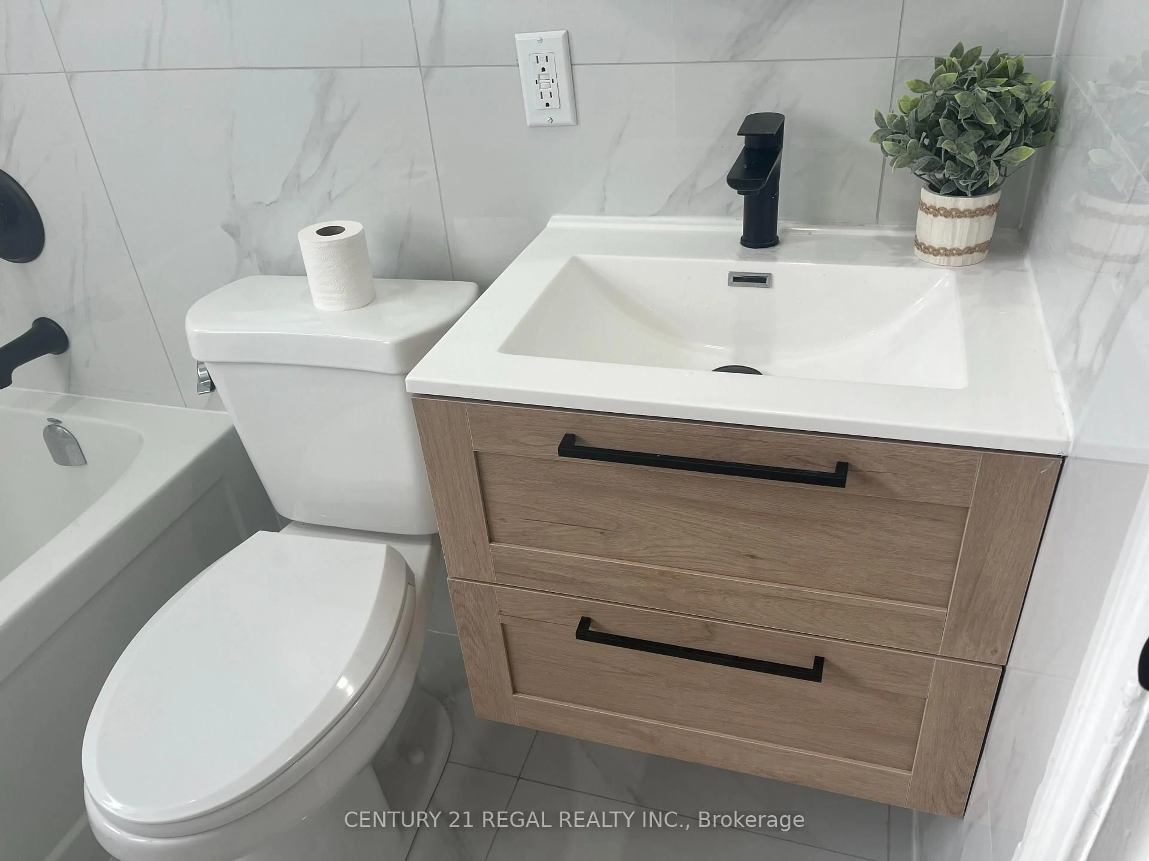 Contemporary bathroom, ceramic/tile floor for 45 Fifteenth St, Toronto Ontario M8V 3J3