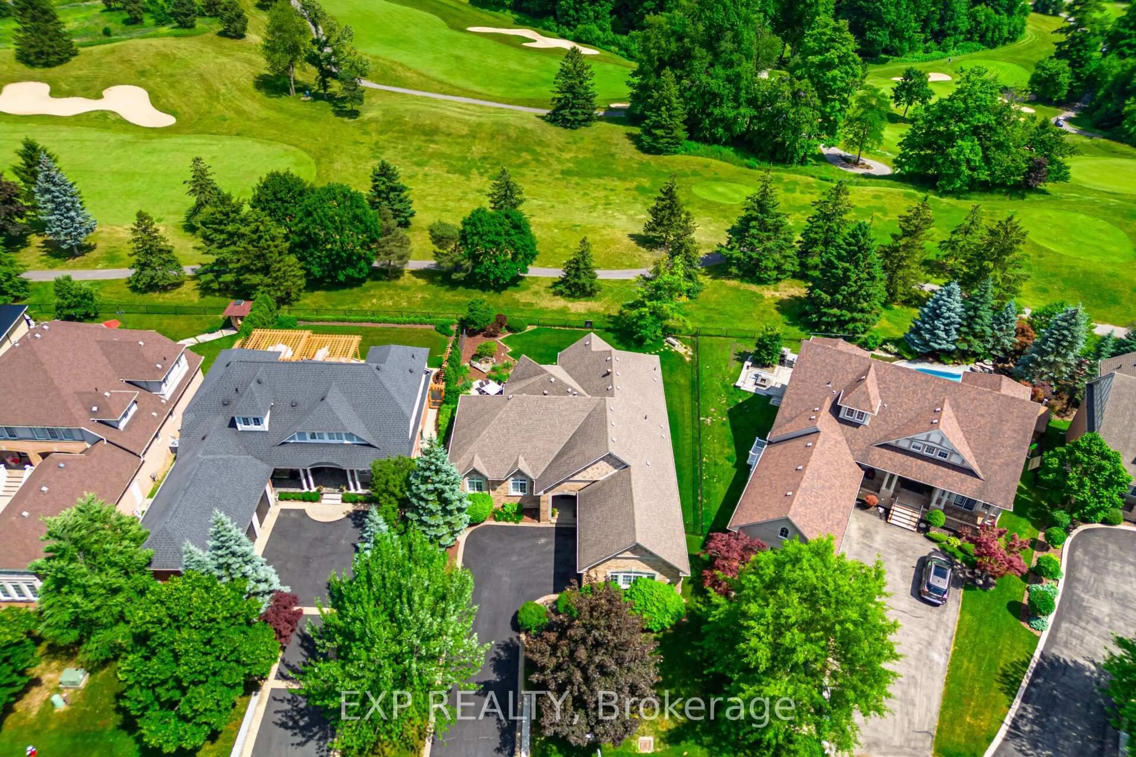 A pic from outside/outdoor area/front of a property/back of a property/a pic from drone, unknown for 37 Links Lane, Brampton Ontario L6Y 5H2