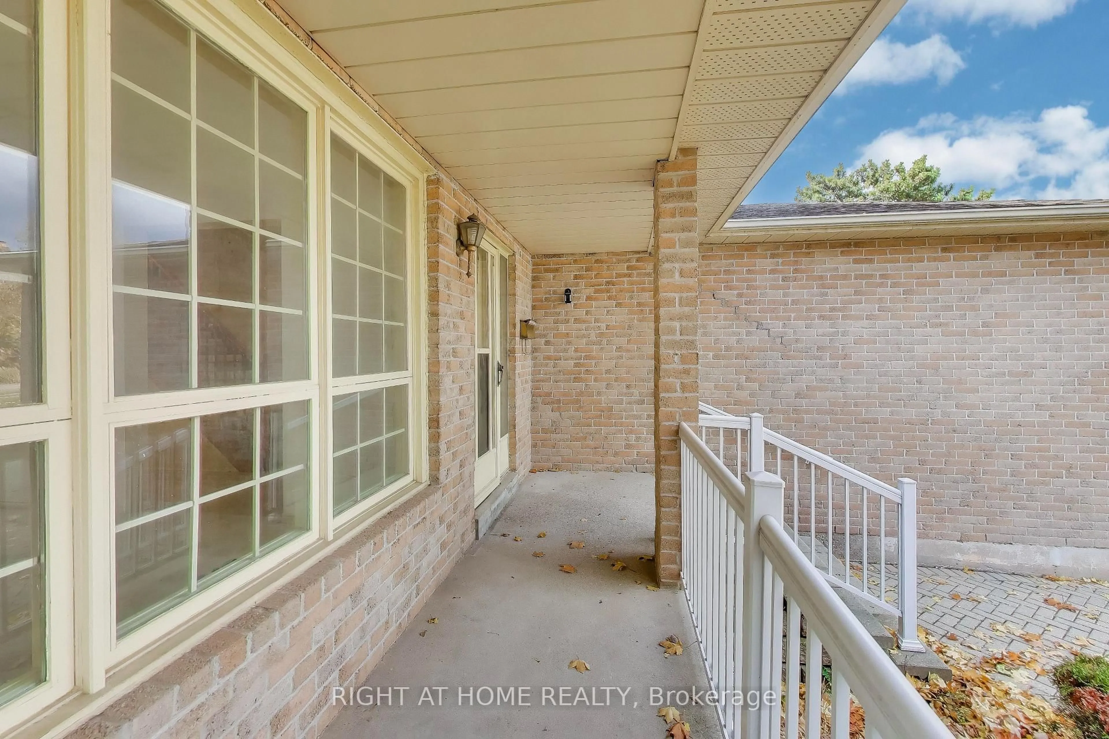 Unknown for 2436 Folkway Dr, Mississauga Ontario L5L 3N3