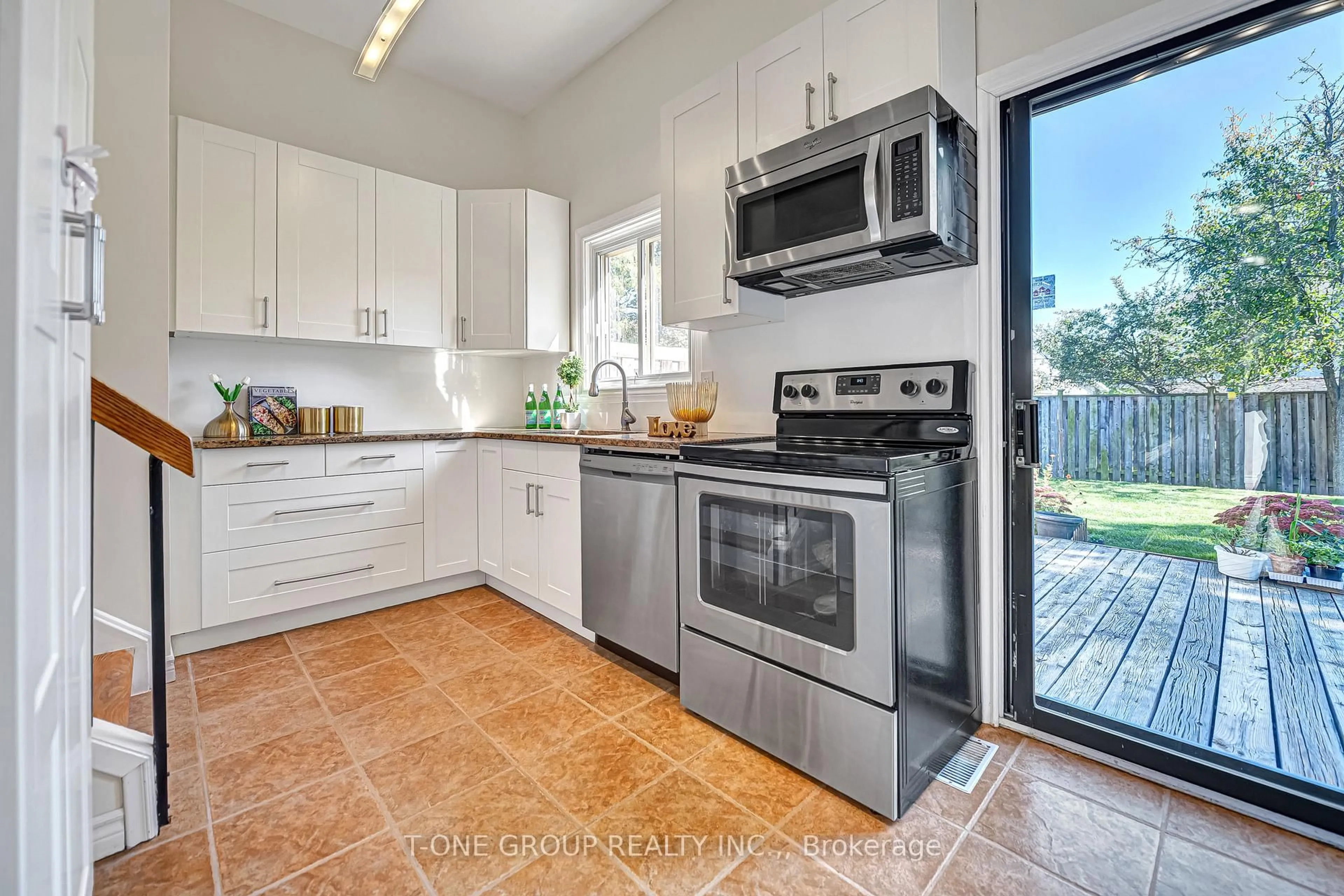 Unknown for 3005 Arvida Circ, Mississauga Ontario L5N 1R6