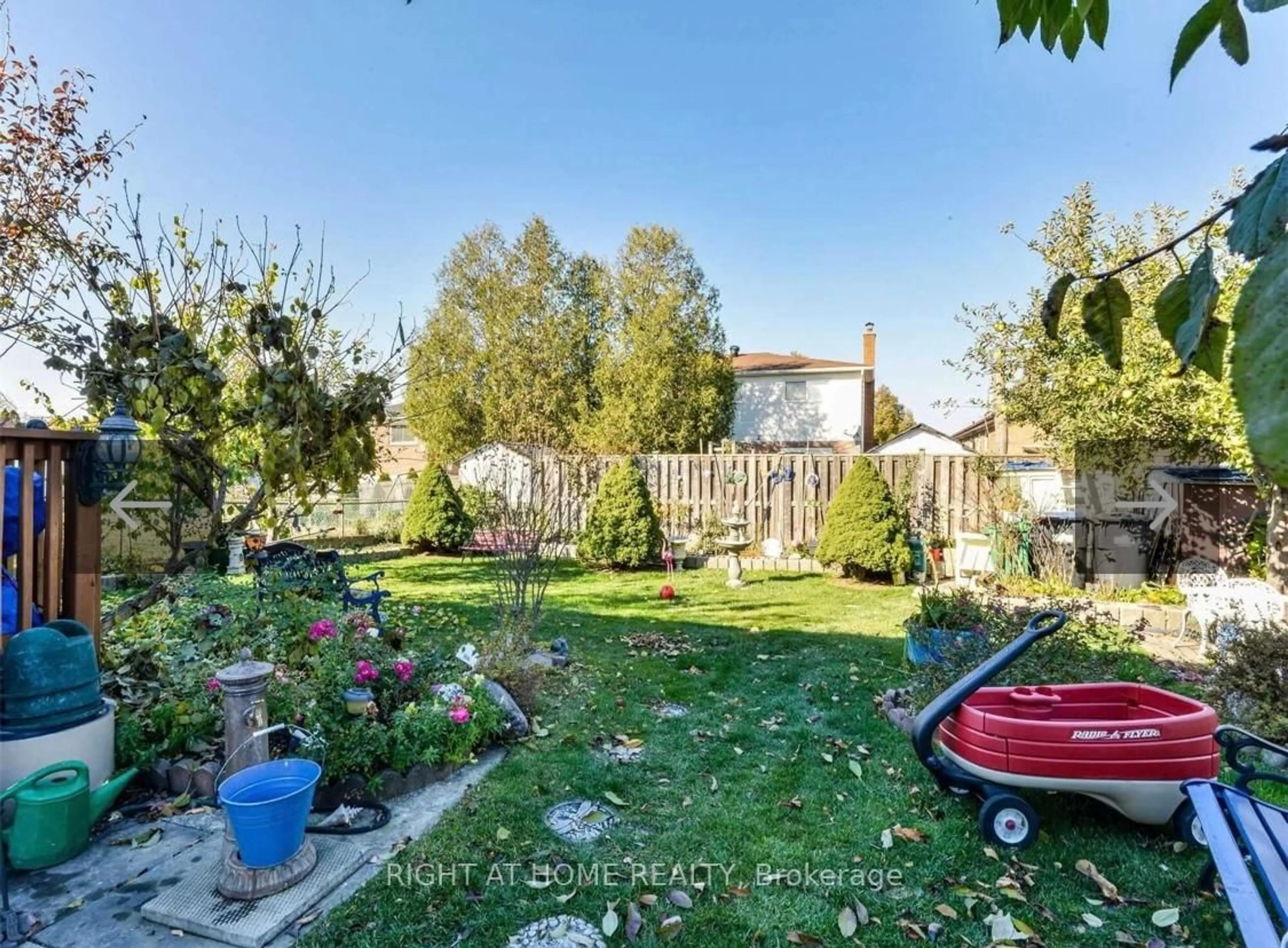 A pic from outside/outdoor area/front of a property/back of a property/a pic from drone, forest/trees view for 3145 Mallbridge Cres, Mississauga Ontario L4T 2C5