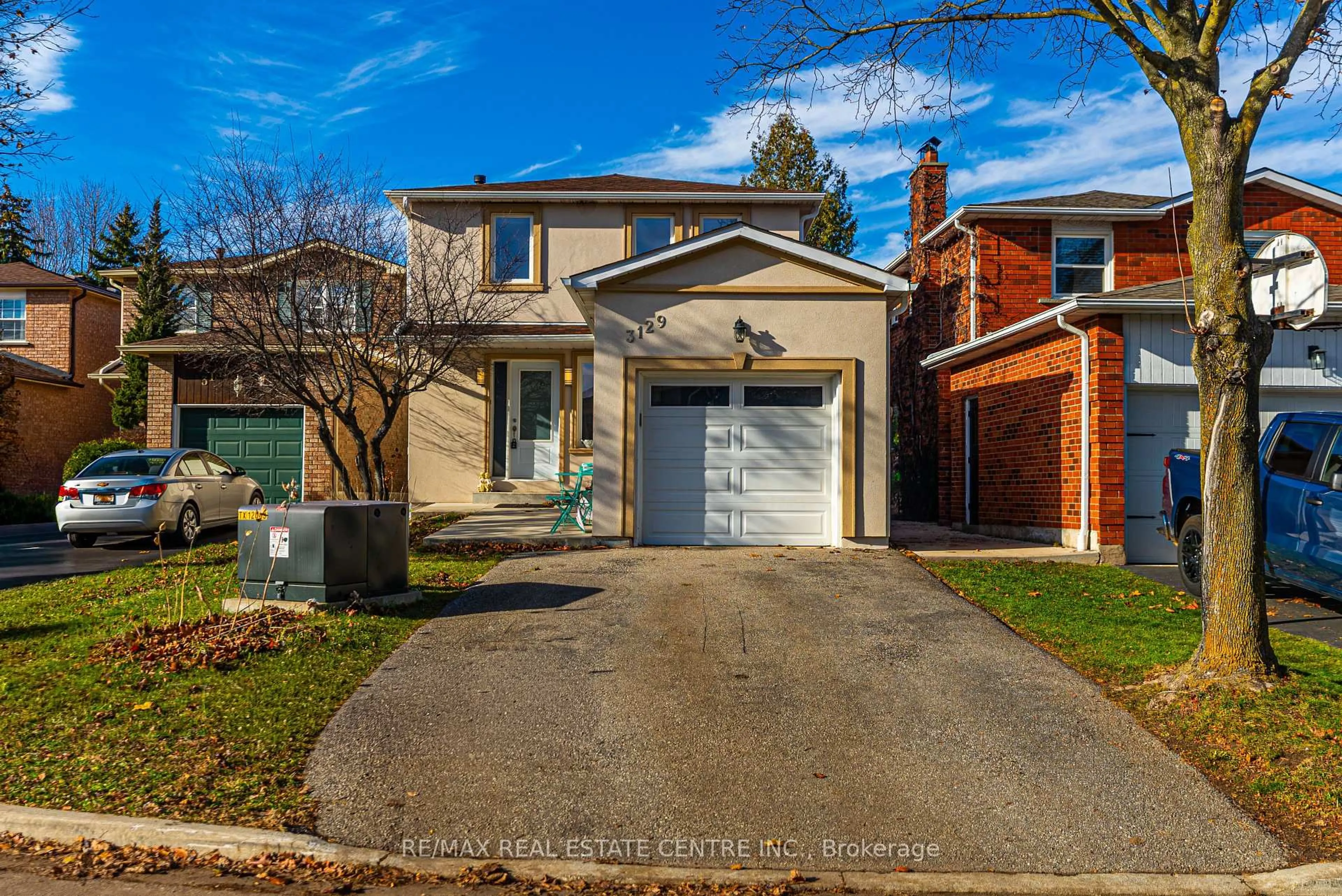 Home with brick exterior material, street for 3129 Stevenage Crt, Mississauga Ontario L5N 4T7