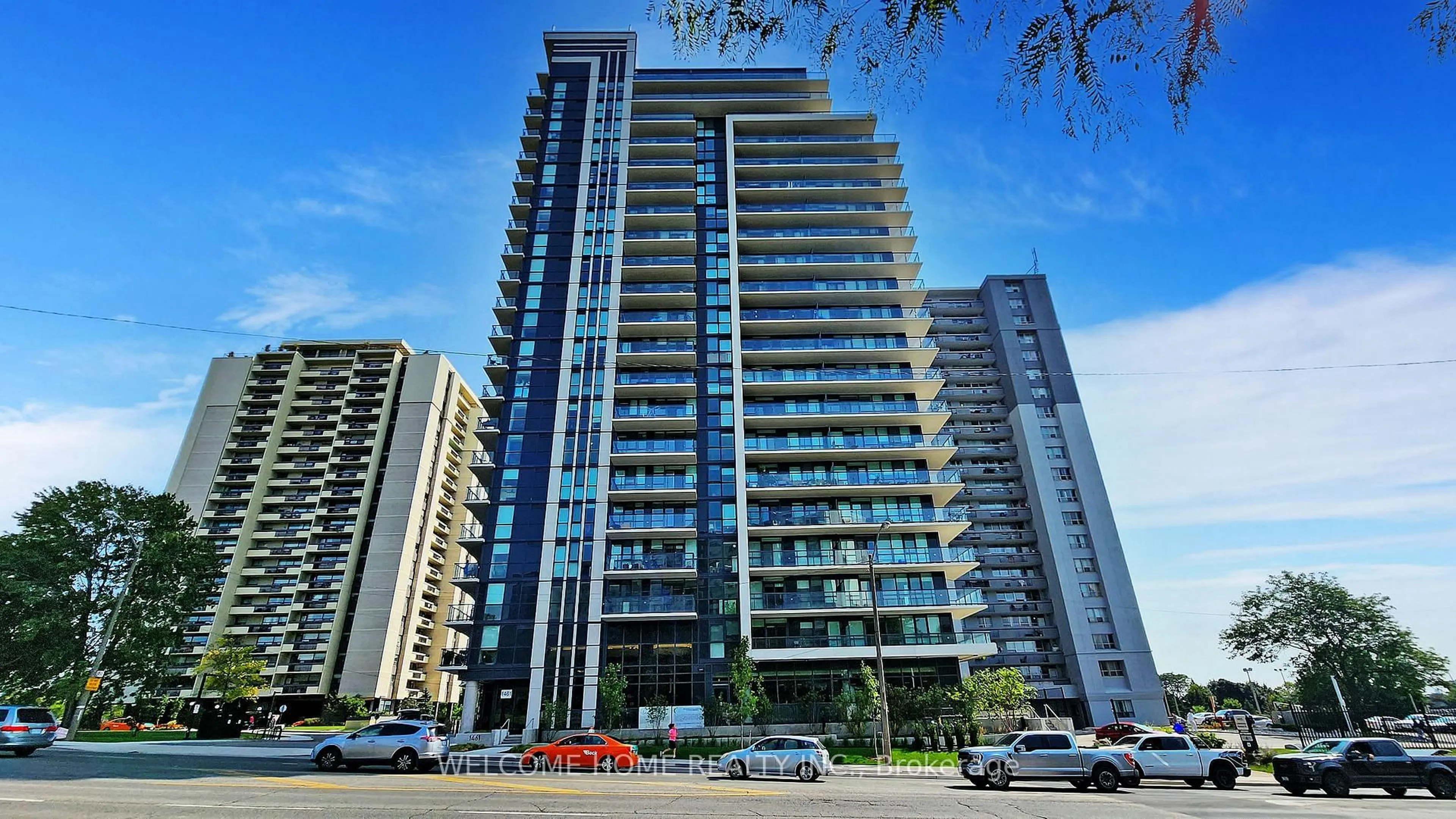 Indoor foyer for 1461 Lawrence Ave #504, Toronto Ontario M6L 0A6