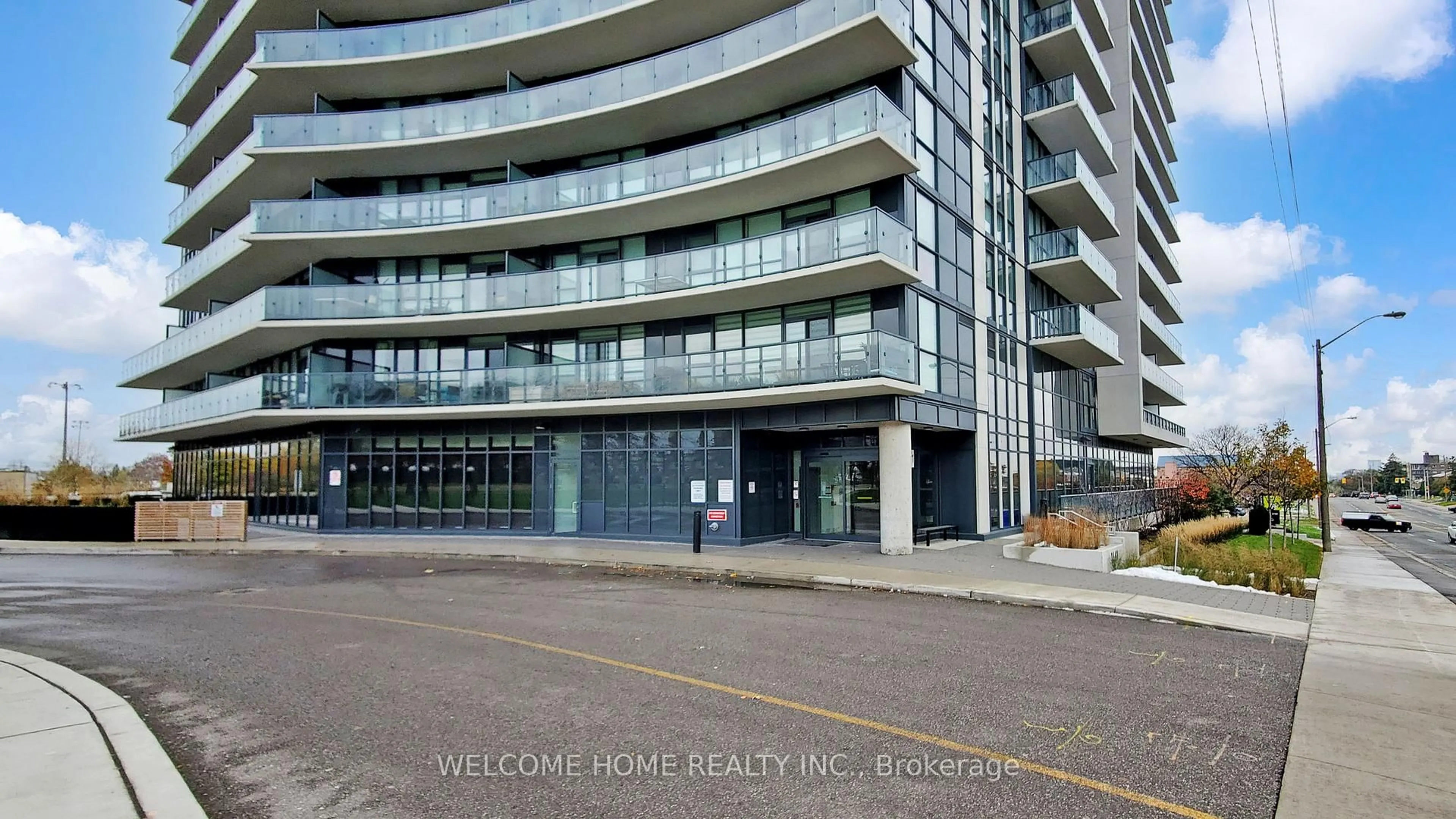 Indoor foyer for 1461 Lawrence Ave #504, Toronto Ontario M6L 0A6