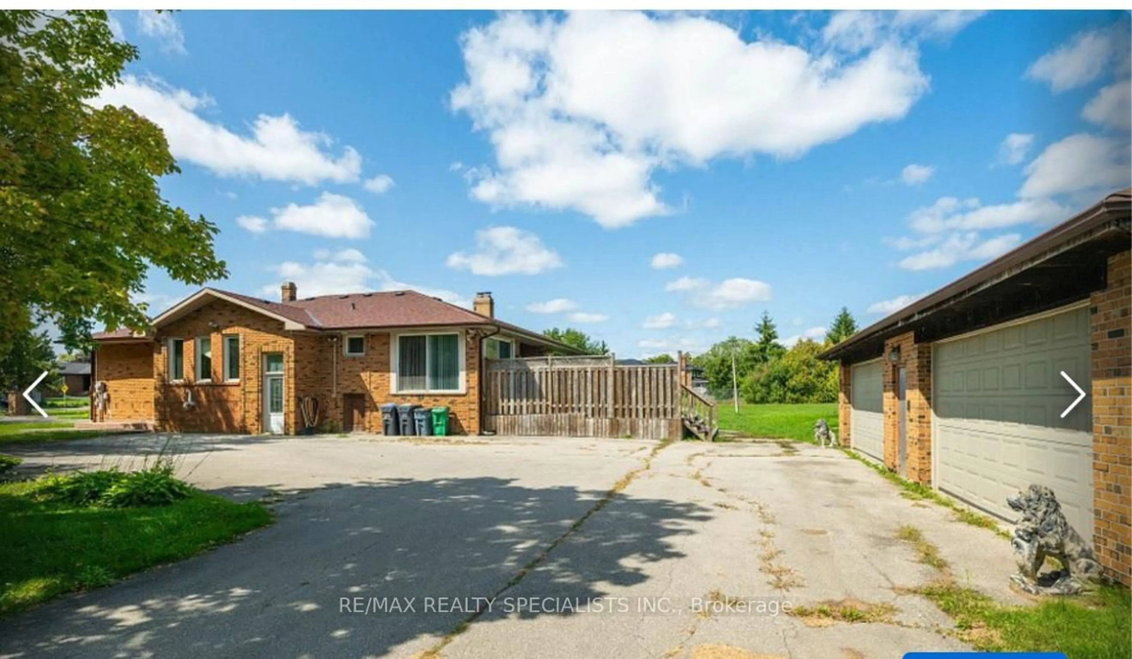 A pic from outside/outdoor area/front of a property/back of a property/a pic from drone, street for 11 Julian Dr, Brampton Ontario L6P 0L3