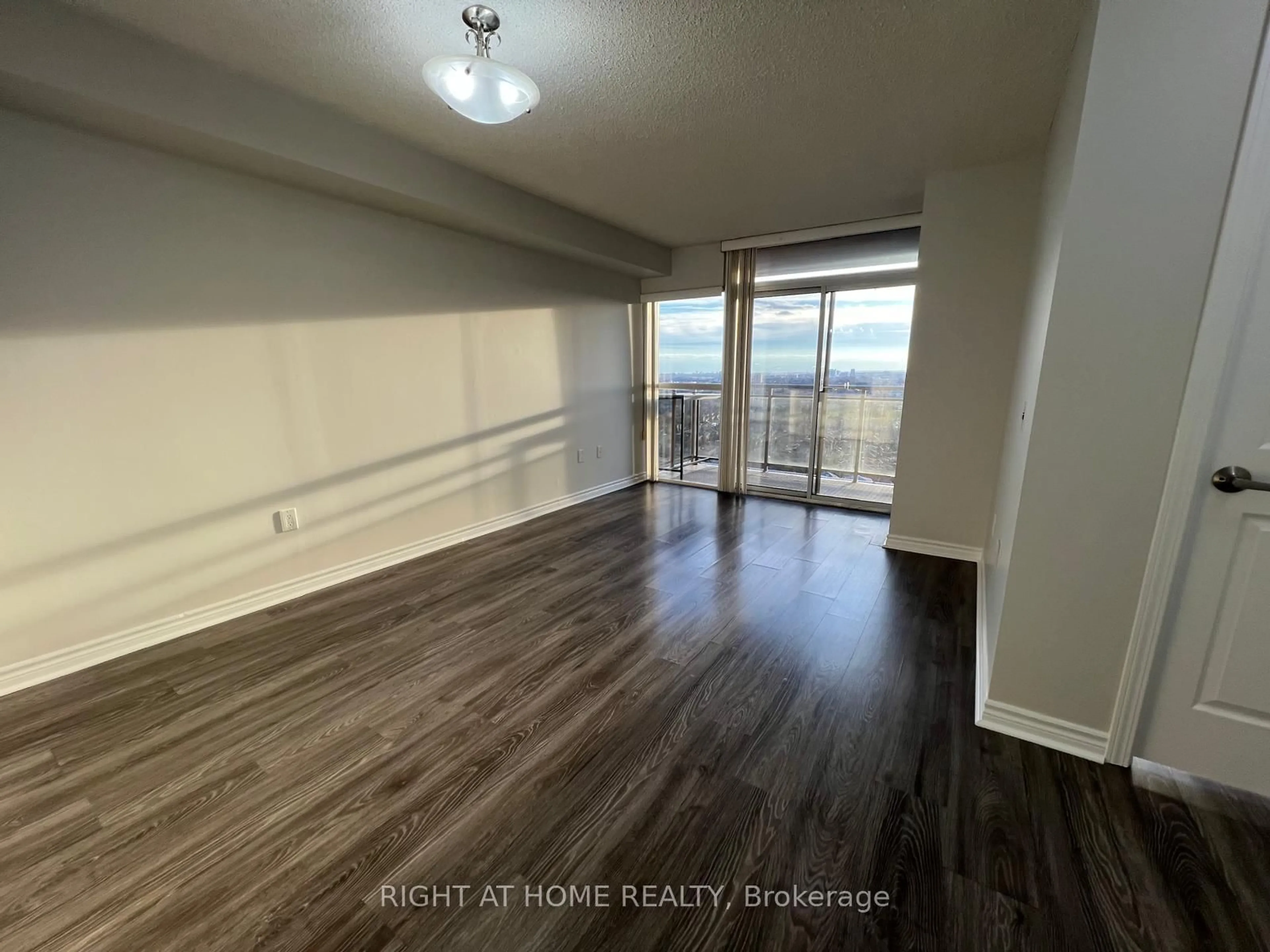 A pic of a room for 55 Strathaven Dr #1808, Mississauga Ontario L5R 4G9