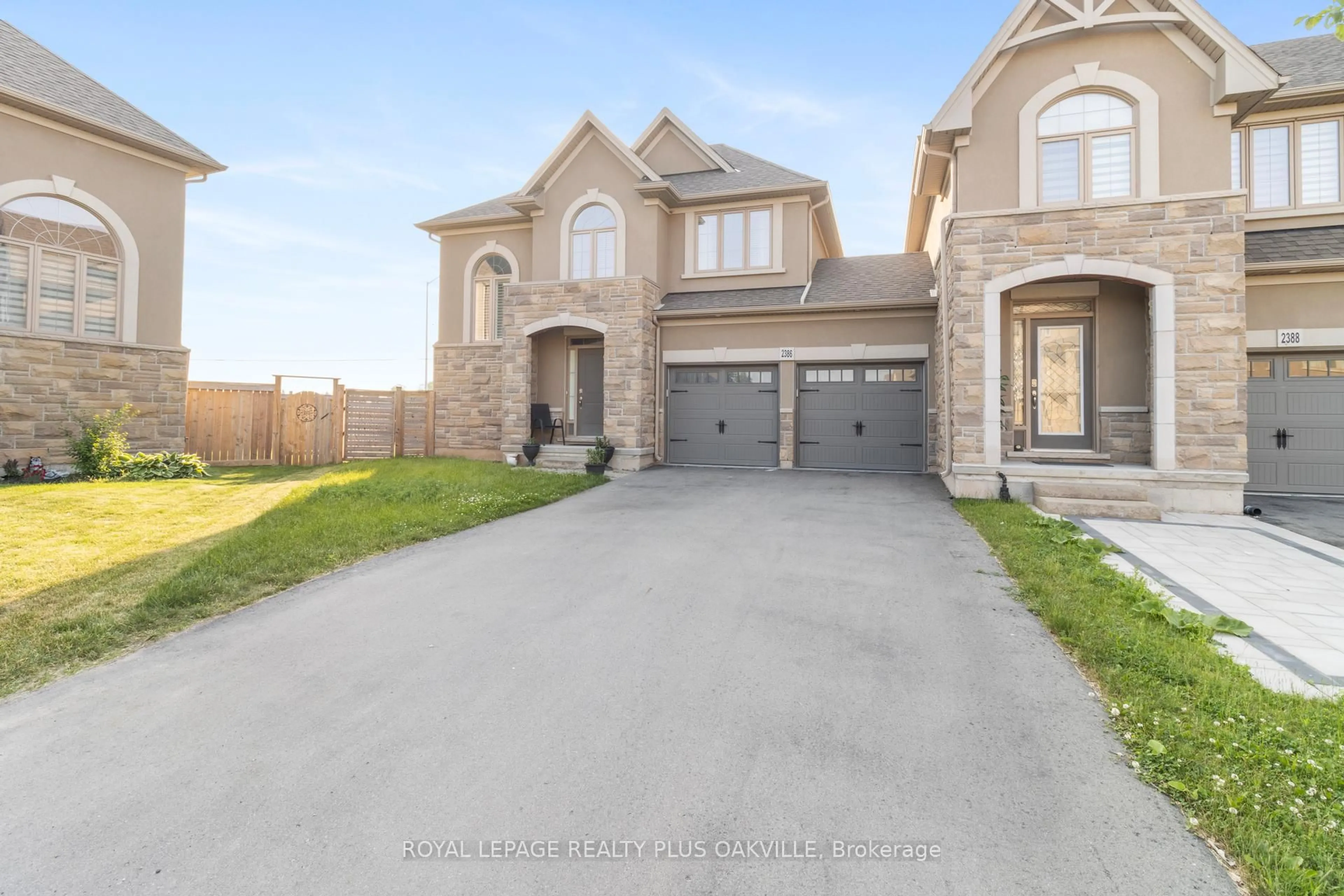 Home with brick exterior material, street for 2386 Natasha Circ, Oakville Ontario L6M 1P2