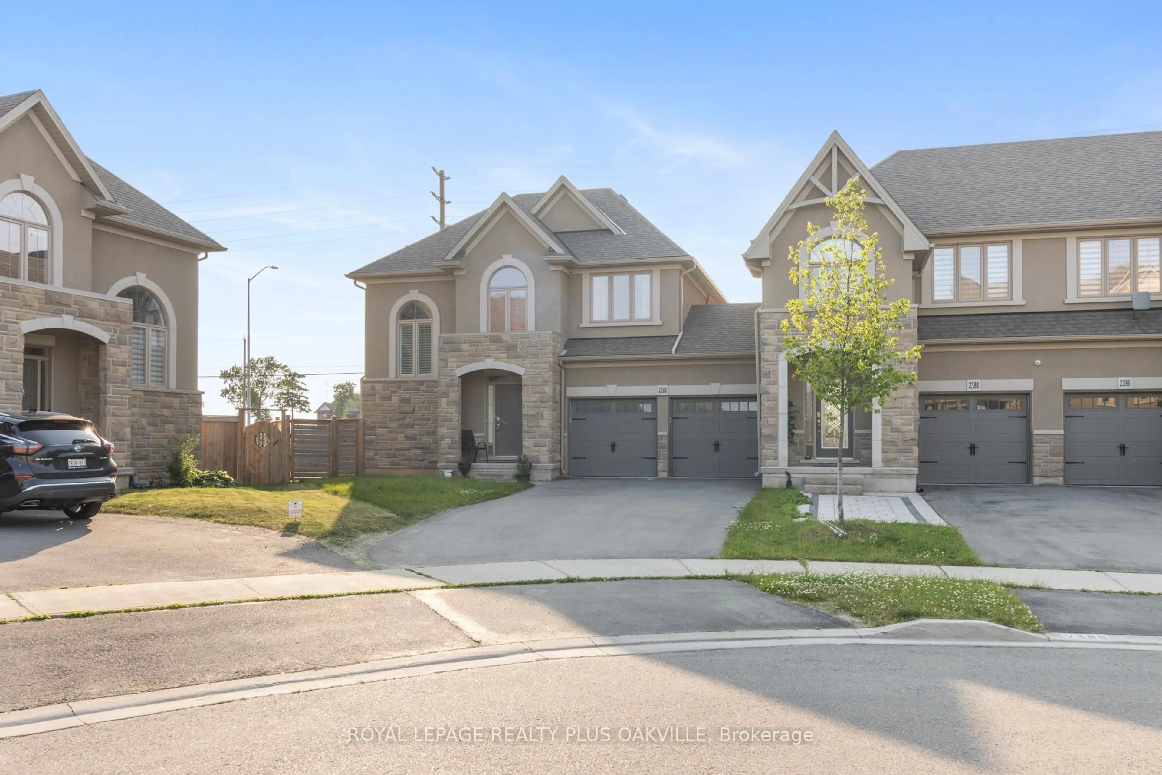 Home with brick exterior material, street for 2386 Natasha Circ, Oakville Ontario L6M 1P2