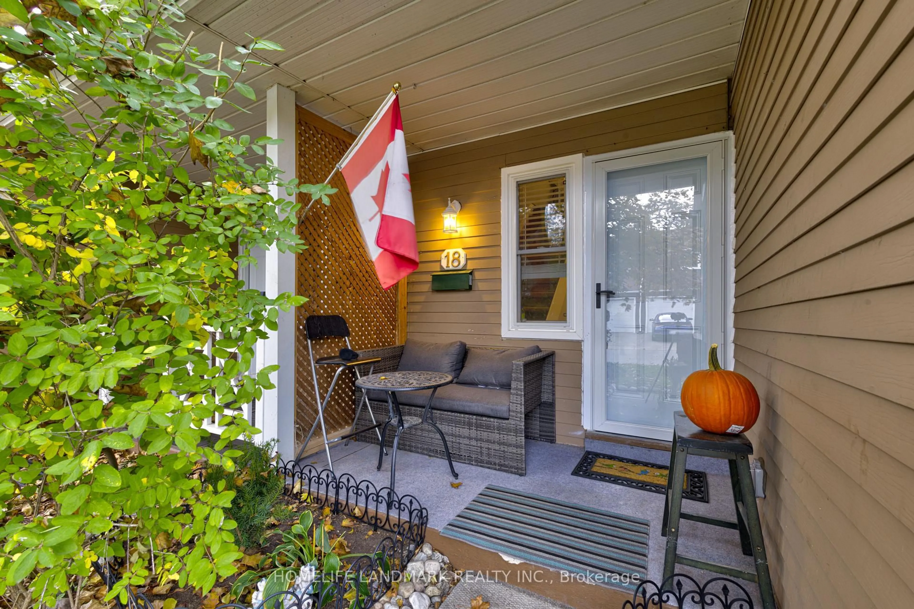 Patio, street for 2185 Fairchild Blvd #18, Burlington Ontario L7P 3P6