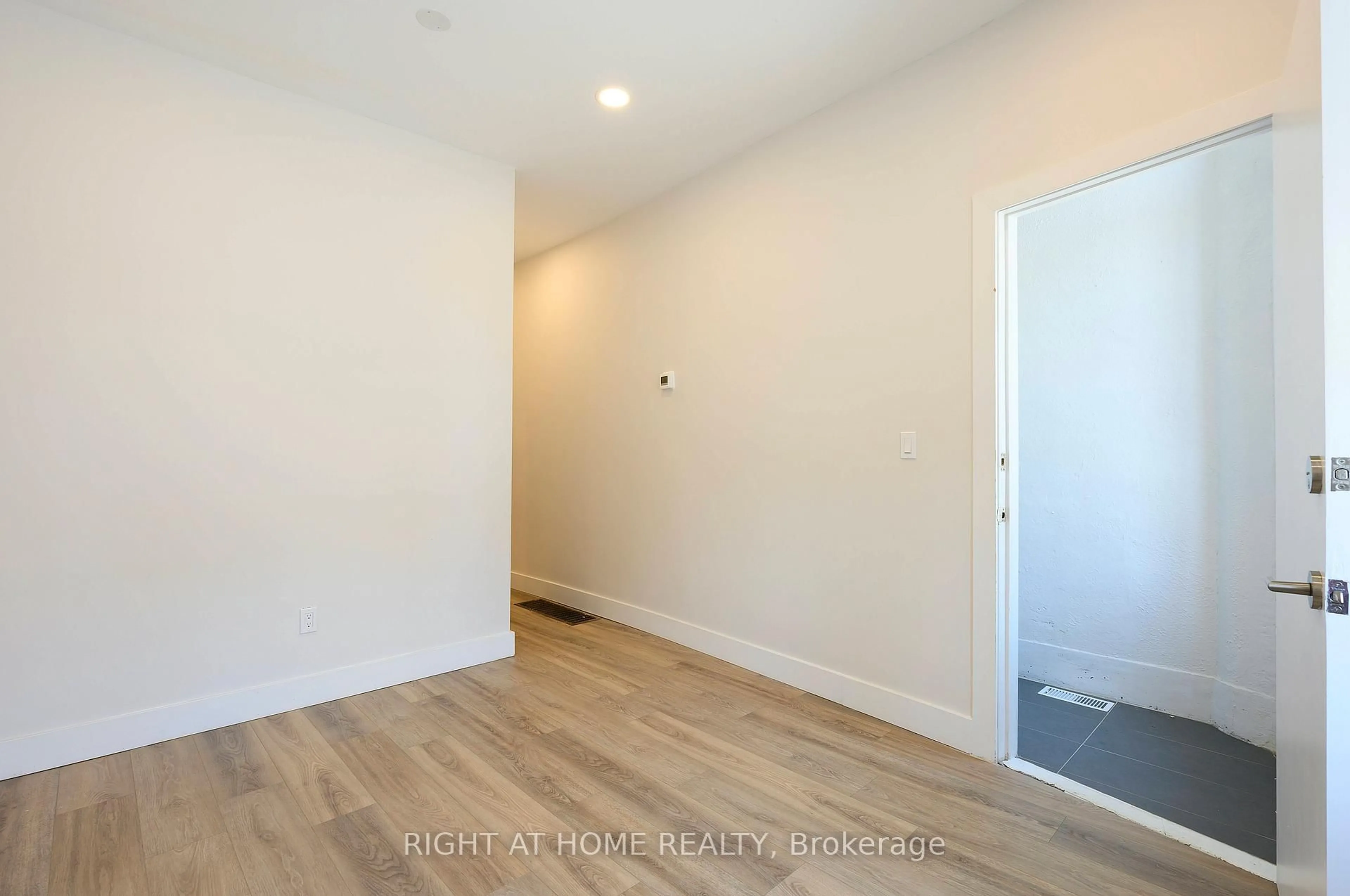 A pic of a room for 1995 Dundas St, Toronto Ontario M6R 1W7