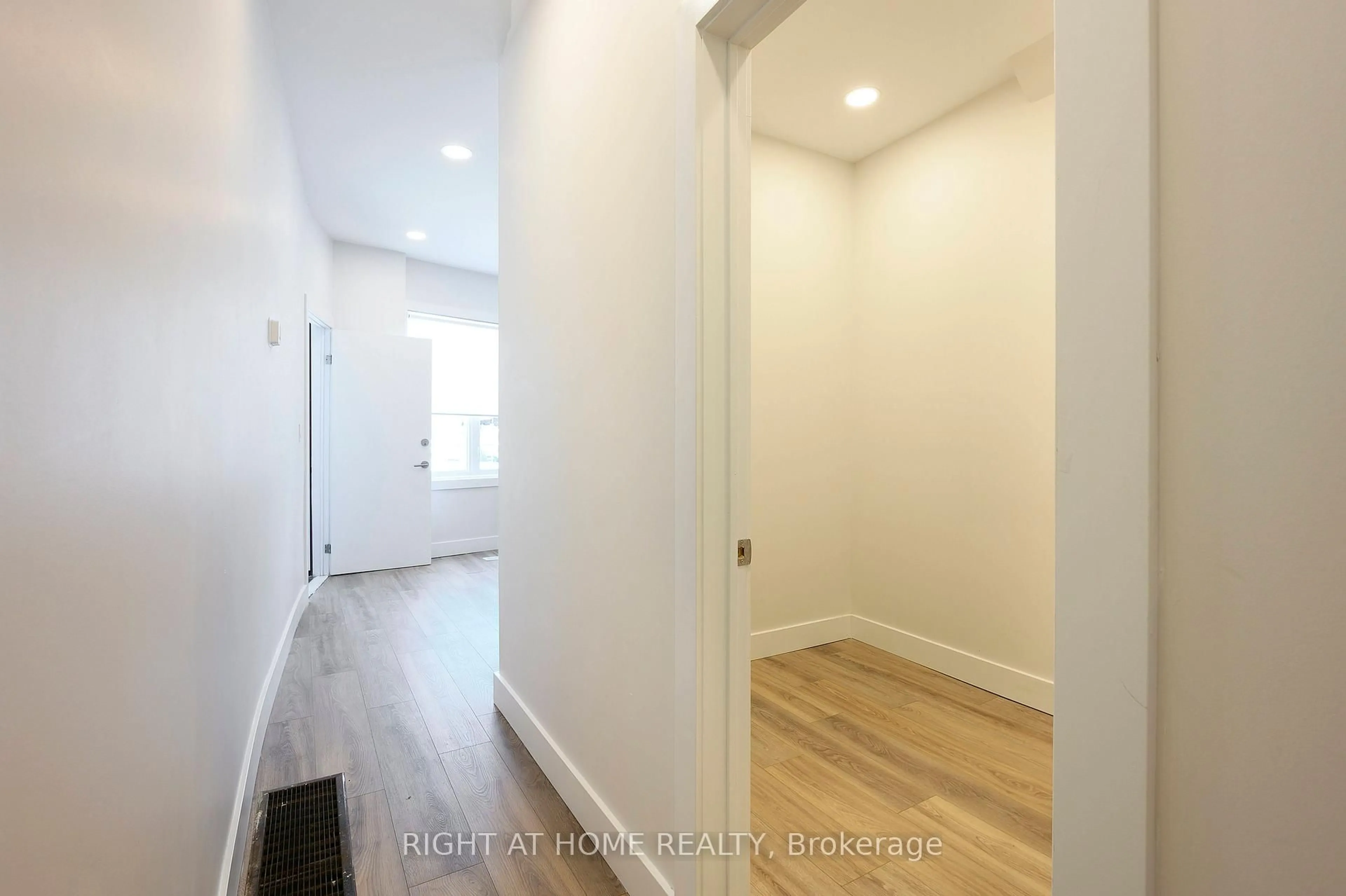 Indoor entryway for 1995 Dundas St, Toronto Ontario M6R 1W7