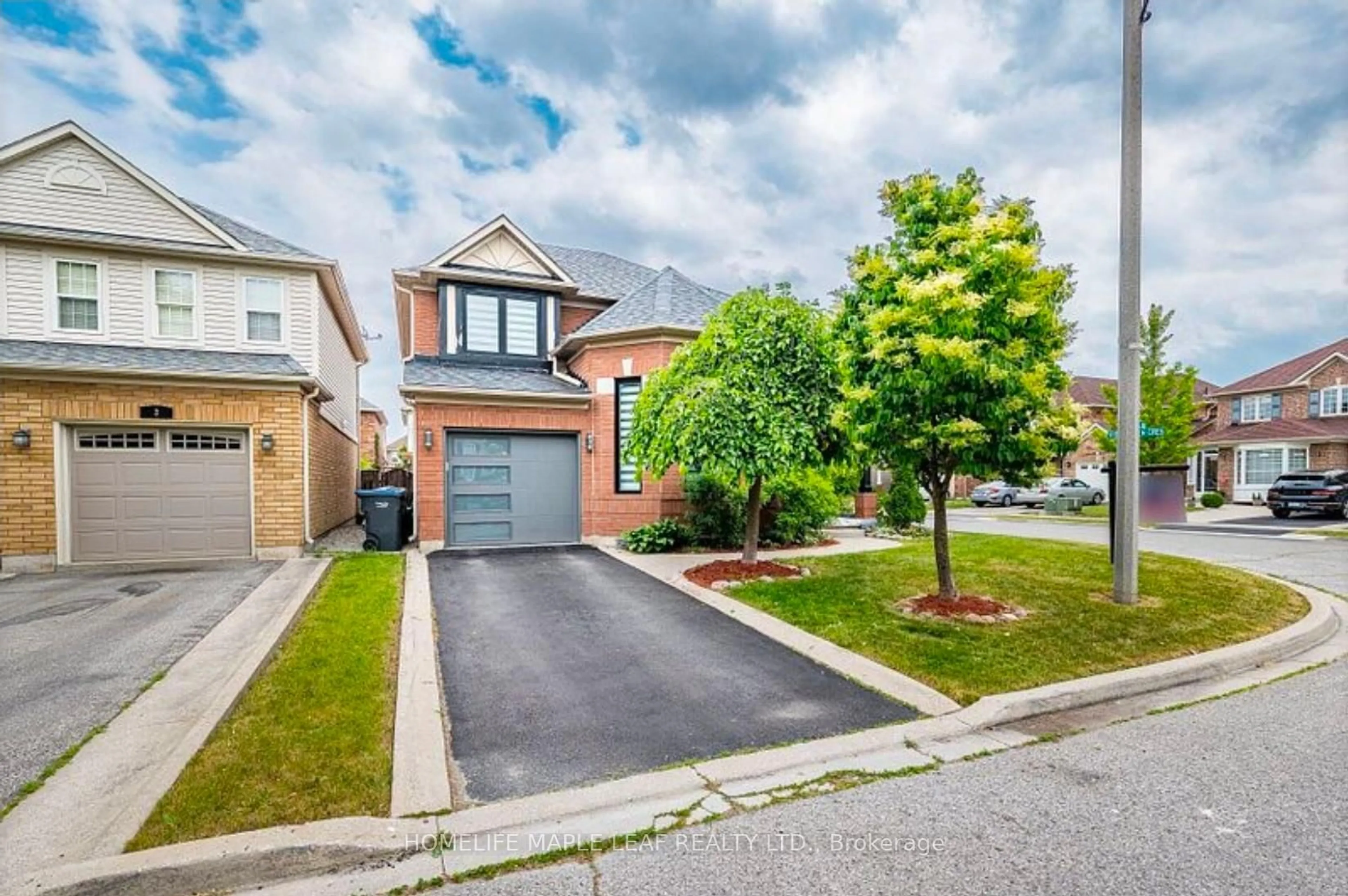 Home with brick exterior material, street for 27 Vista Green Cres, Brampton Ontario L7A 2S4