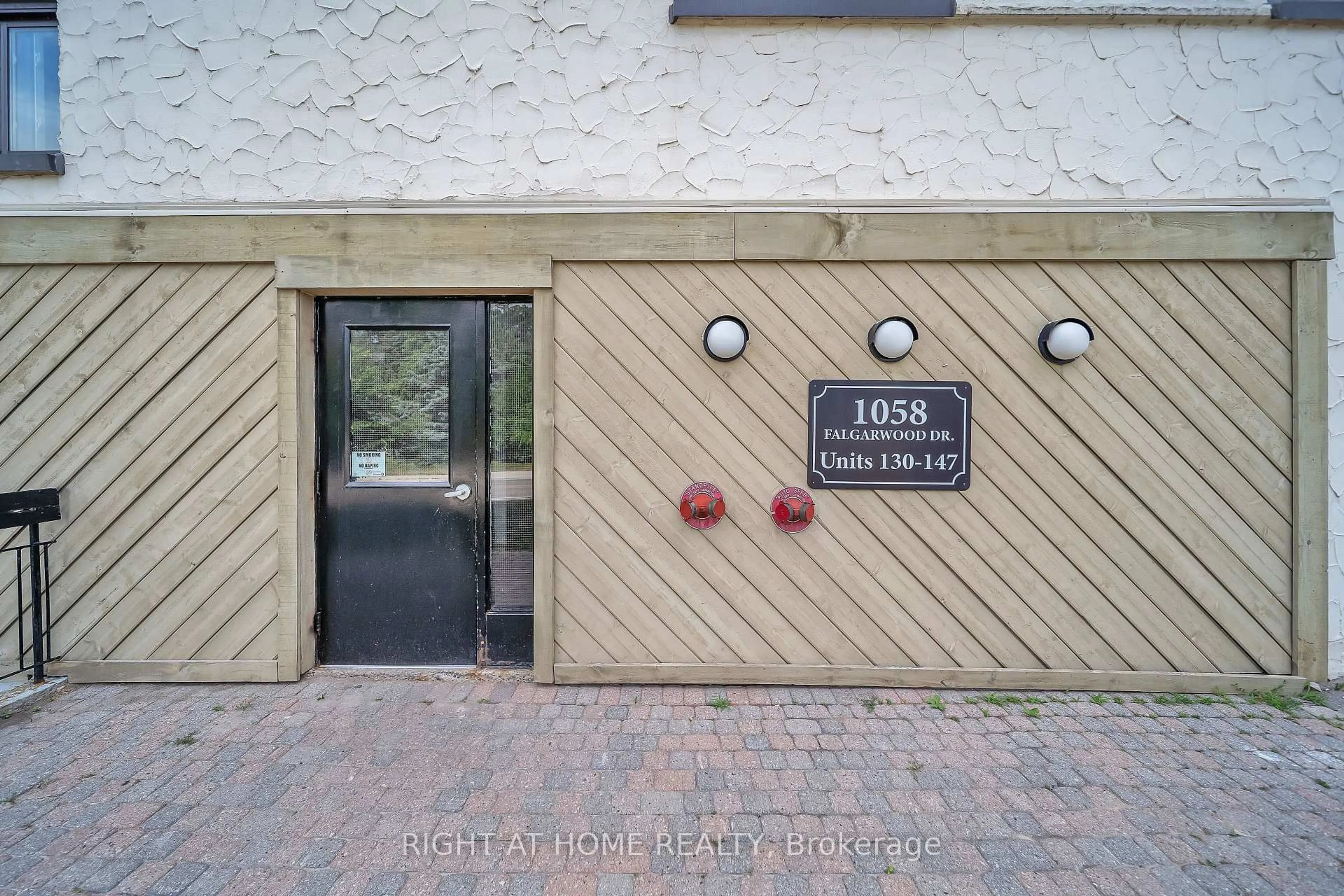 Unknown for 1058 Falgarwood Dr #132, Oakville Ontario L6H 2P3