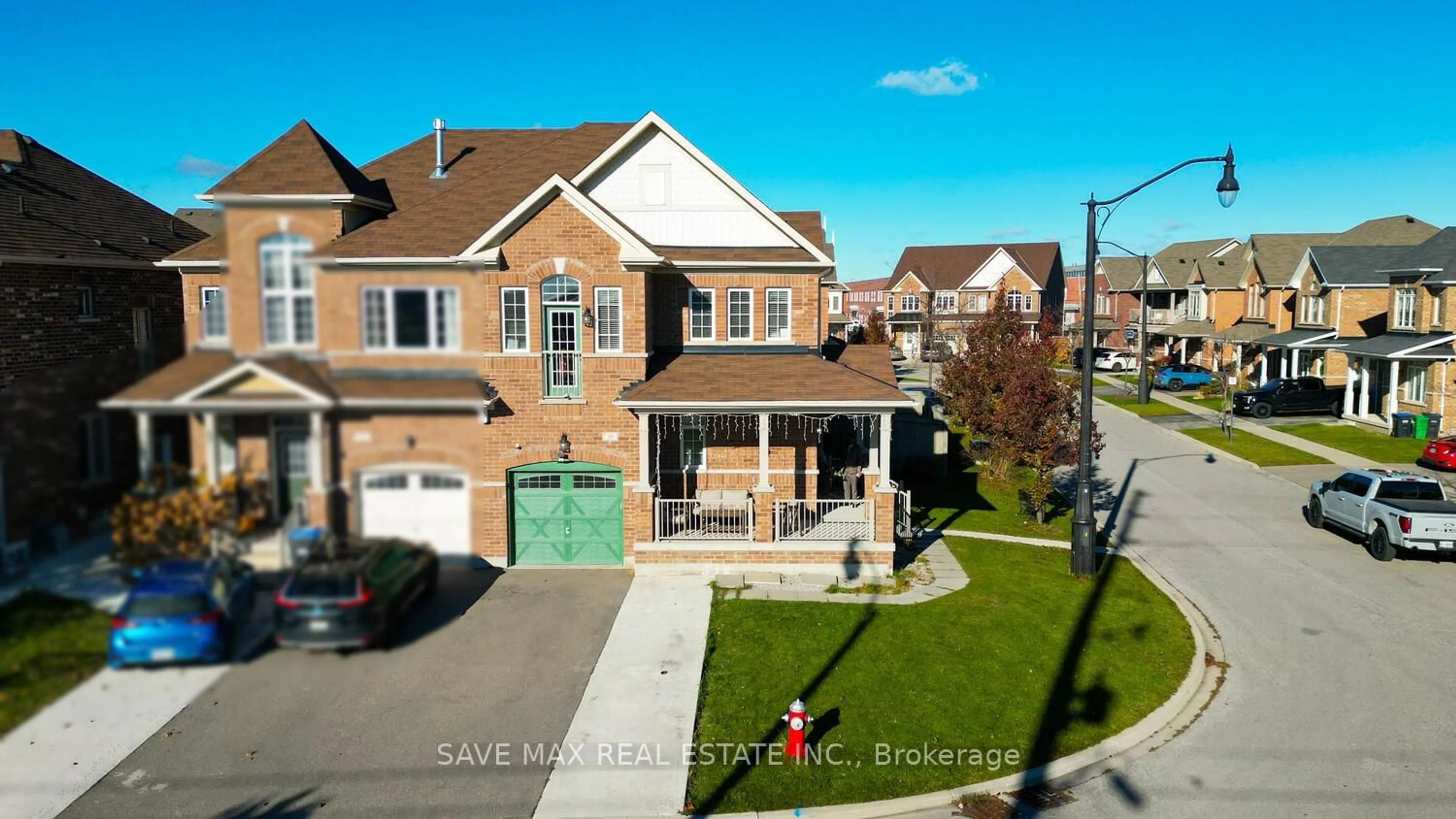 A pic from outside/outdoor area/front of a property/back of a property/a pic from drone, street for 39 Divinity Circ, Brampton Ontario L7A 3Y4