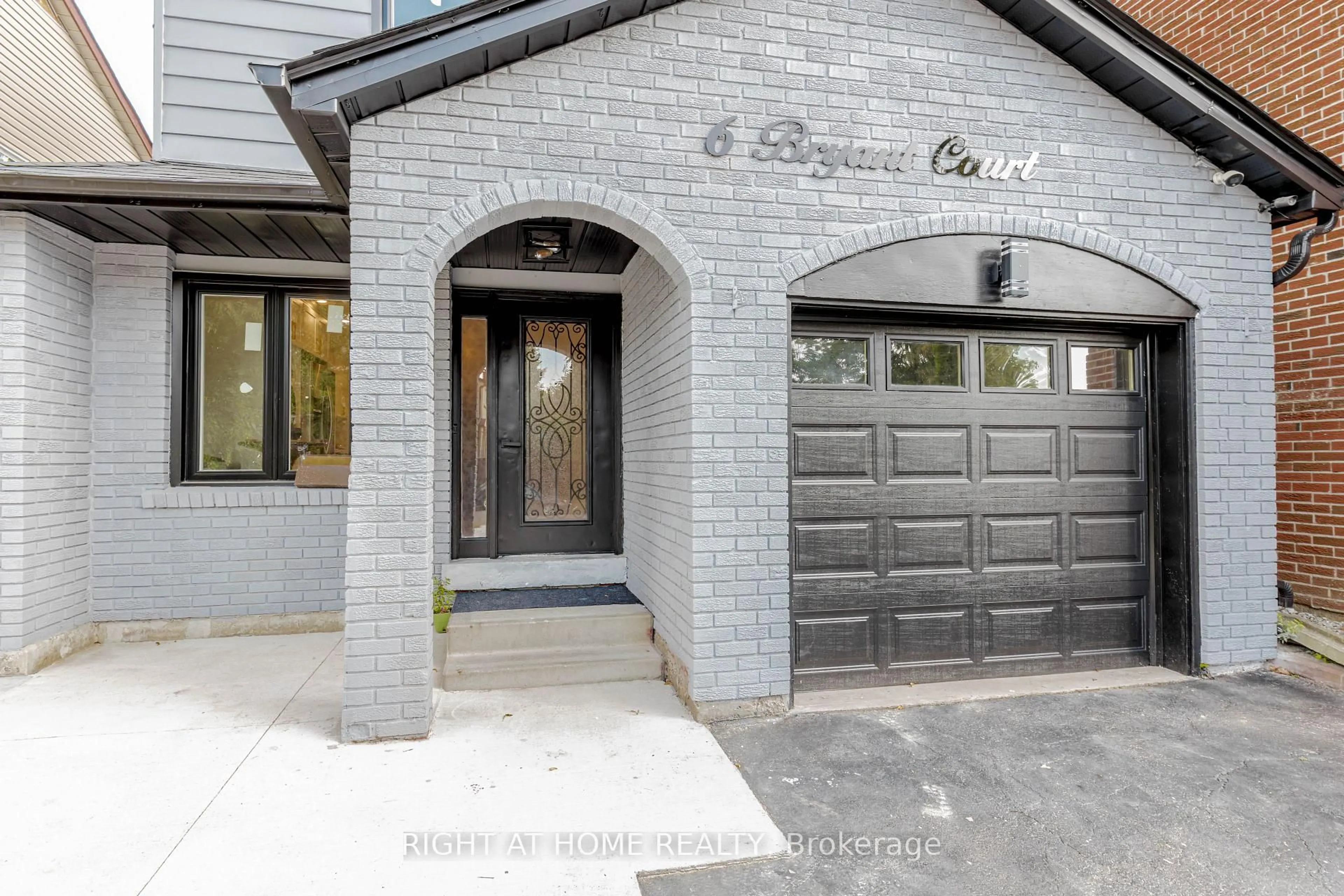 Home with brick exterior material, street for 6 Bryant Crt, Brampton Ontario L6X 2T1