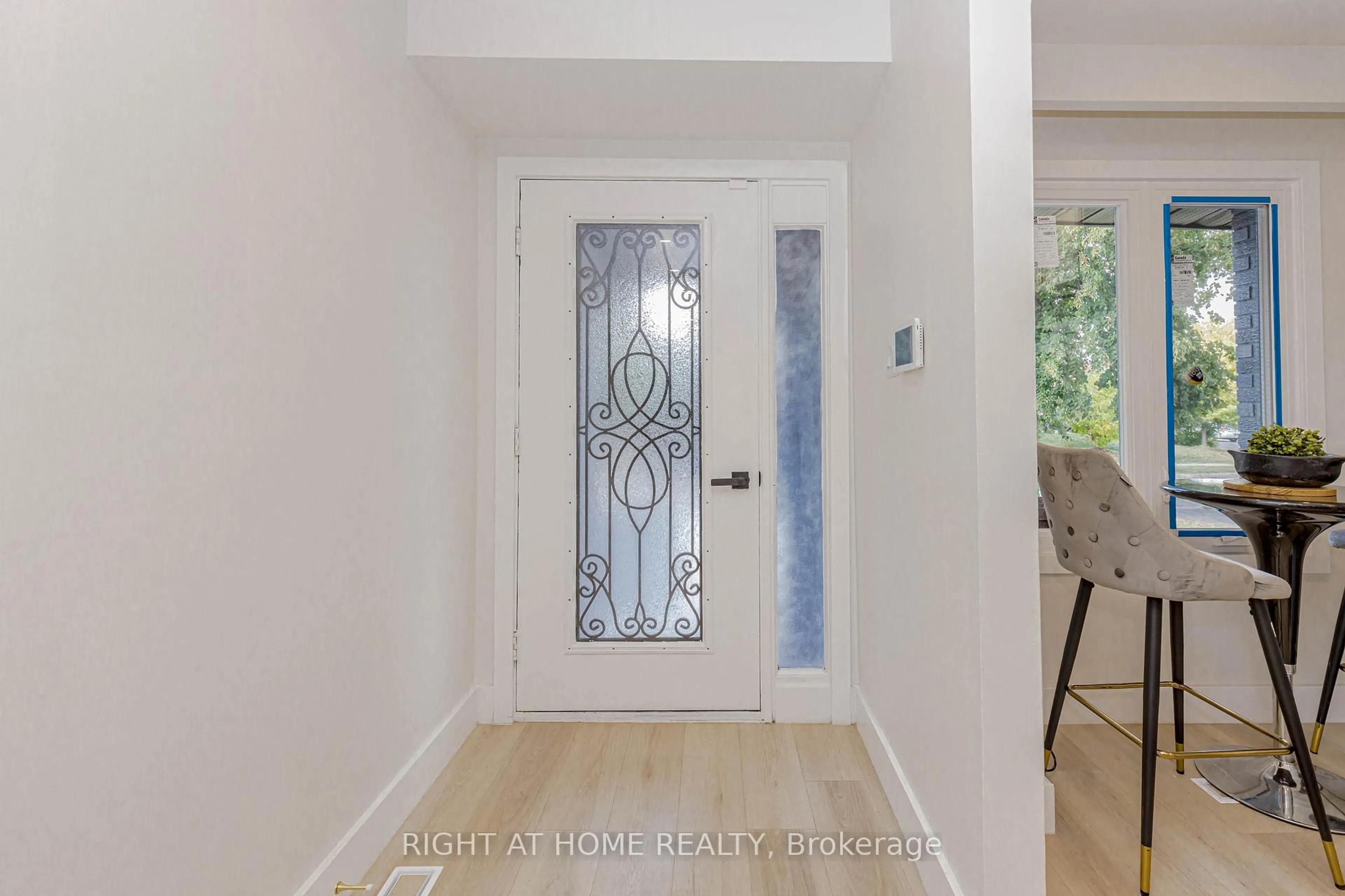 Indoor entryway for 6 Bryant Crt, Brampton Ontario L6X 2T1