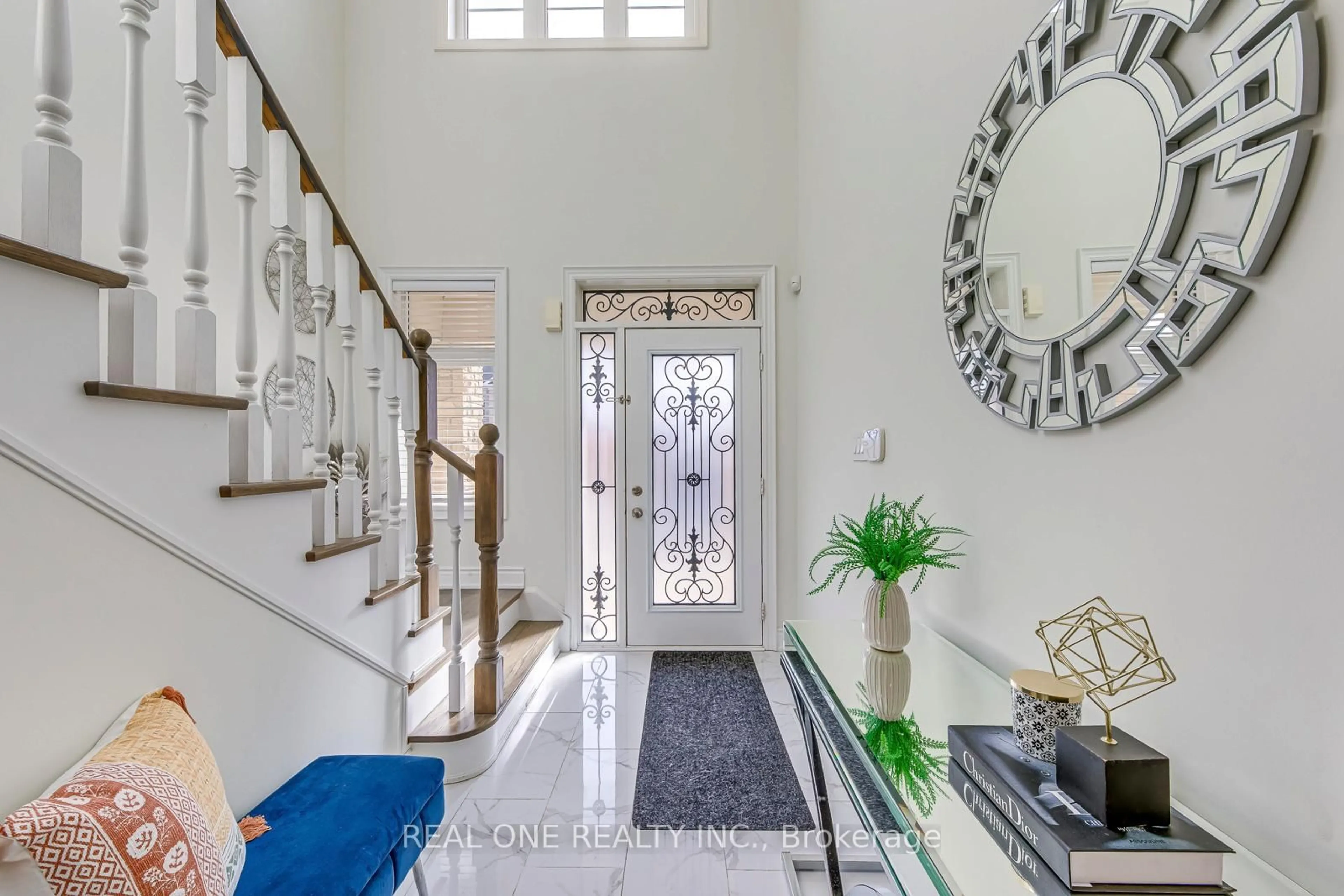 Indoor entryway for 463 Grindstone Tr, Oakville Ontario L6H 7H5