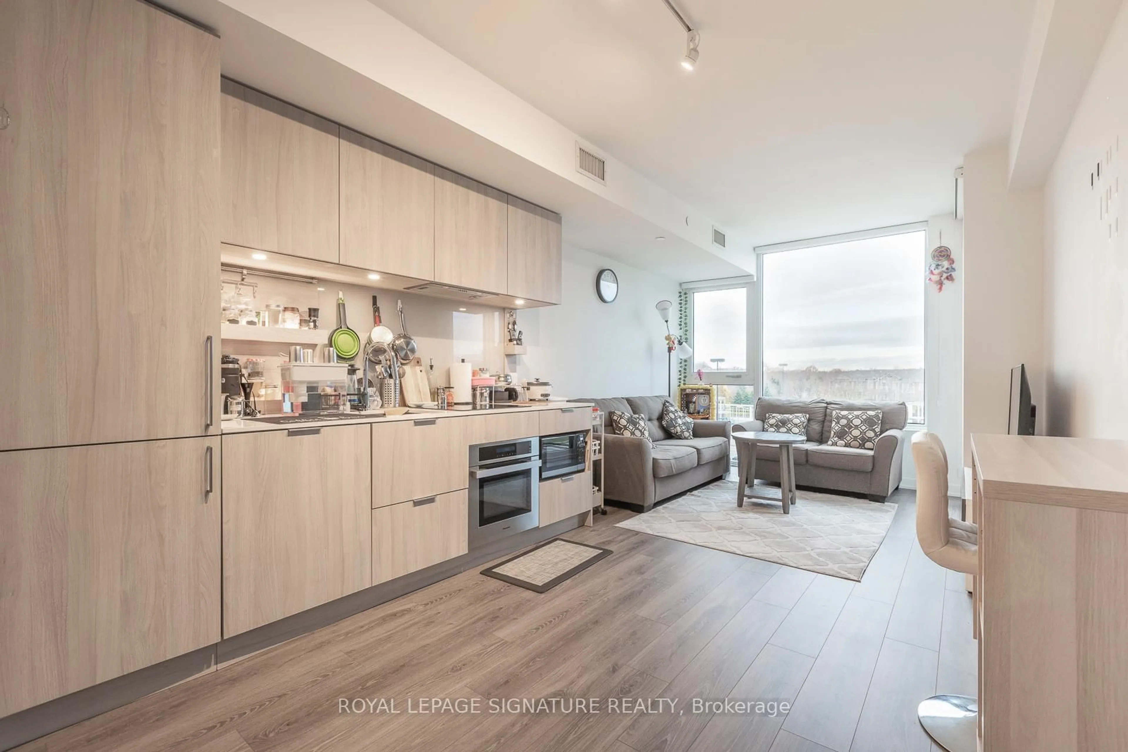 Open concept kitchen, unknown for 28 Ann St #303, Mississauga Ontario L5G 0E1